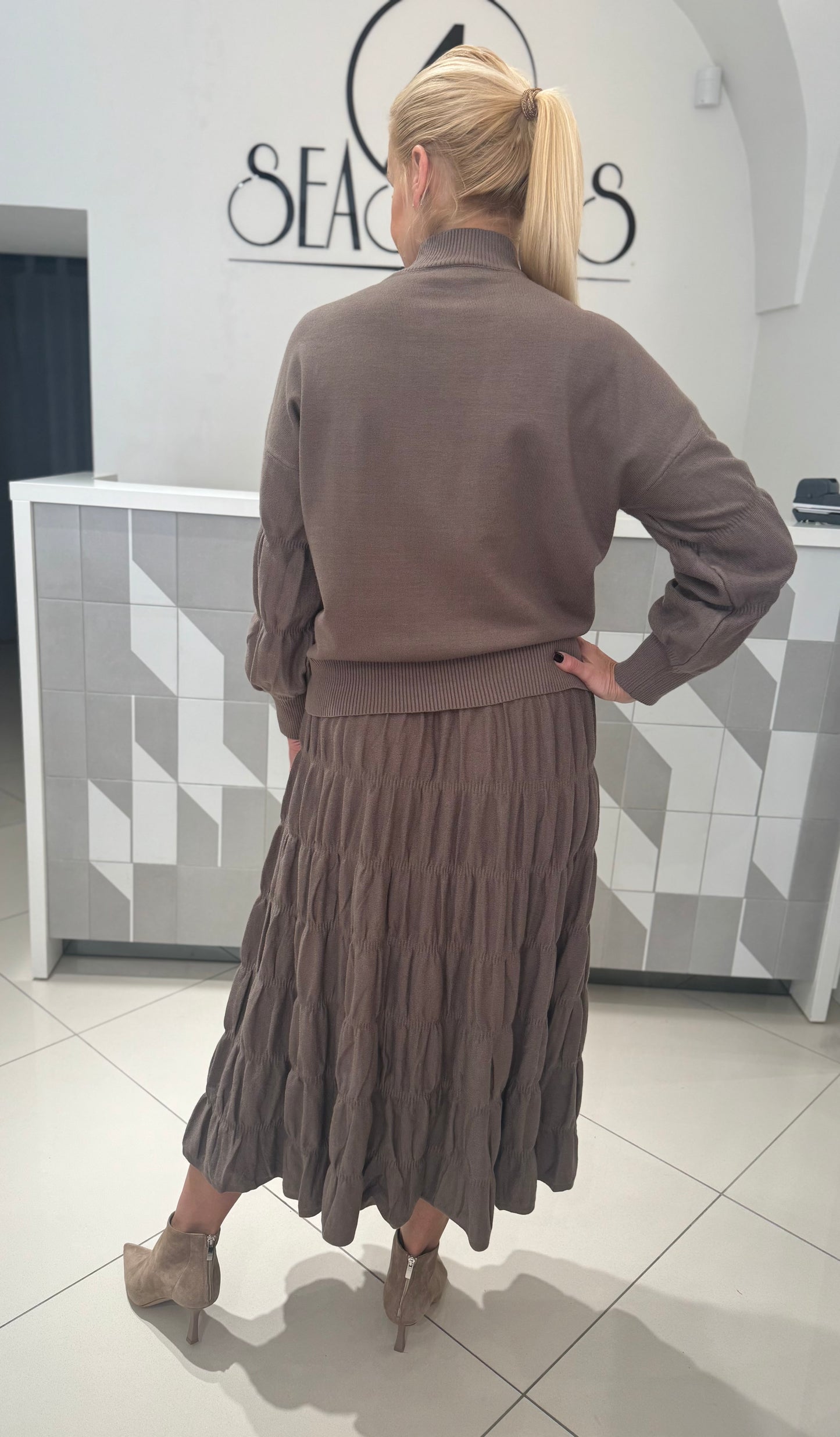 Kostiumelis su sijonu (Ko171)