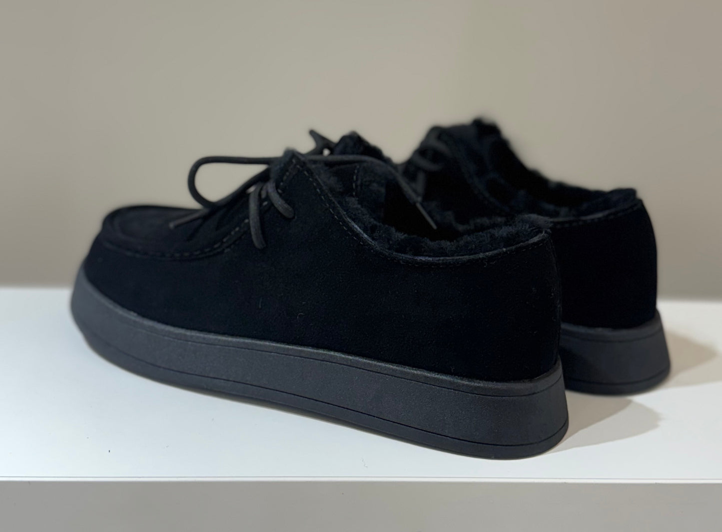 Batai su vilnos kailiu (Z33)