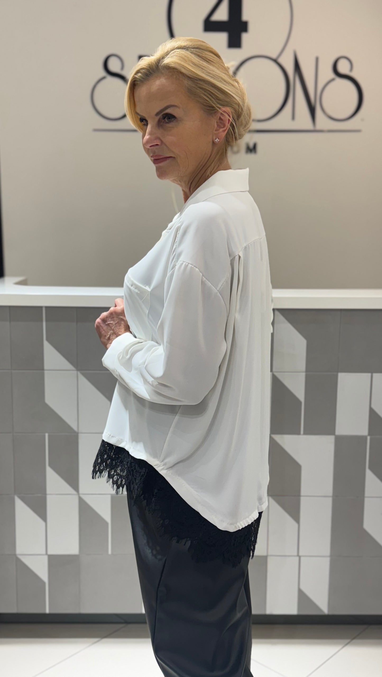 Marškiniai su neriniais apačioje (P865)