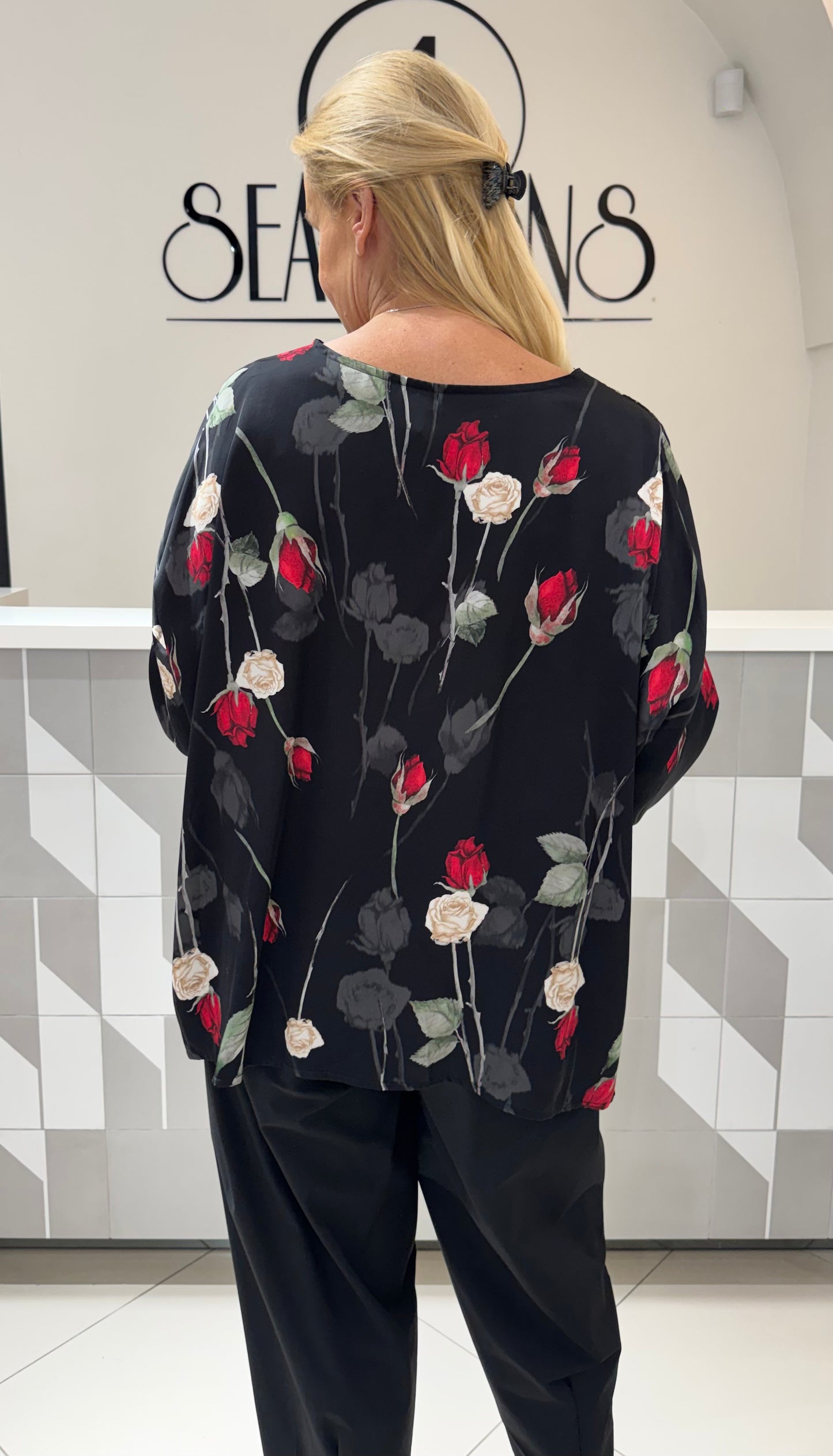 Palaidinė su rožėmis (p899)