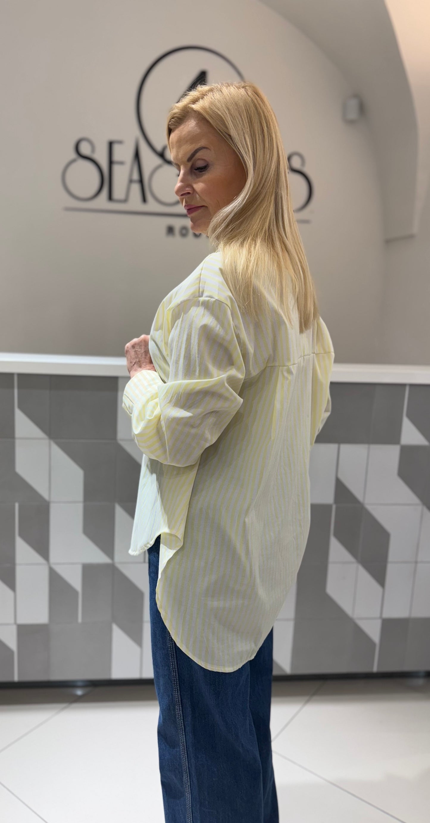 Marškiniai su nėrinių aplikacija (p881)