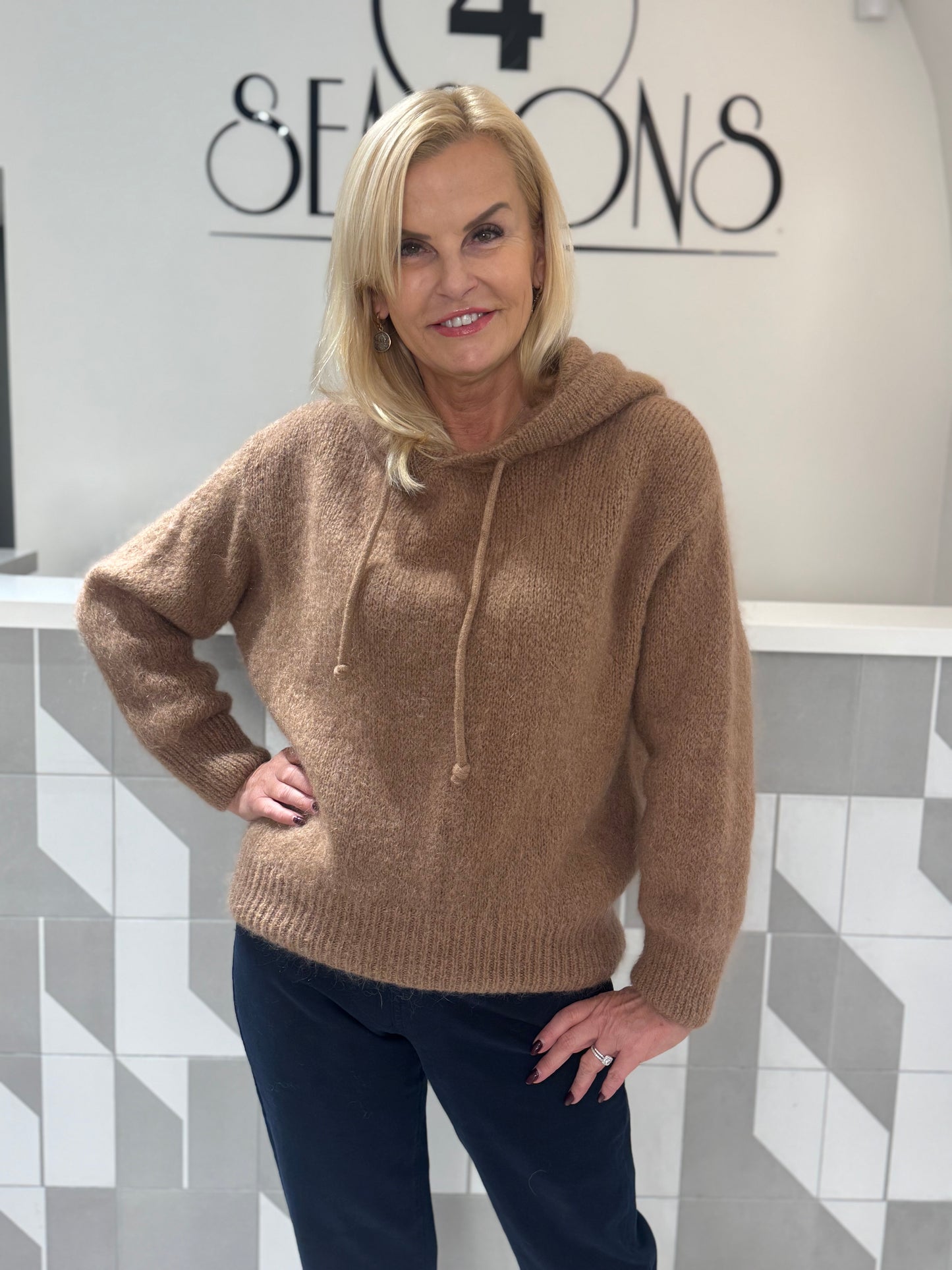 Mocherinis megztinis su kapišonu (M372)