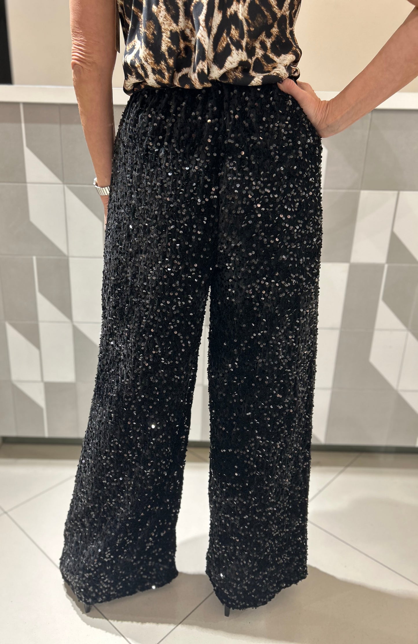 Kelnės su žvyneliais didesniam dydžiui (K541)