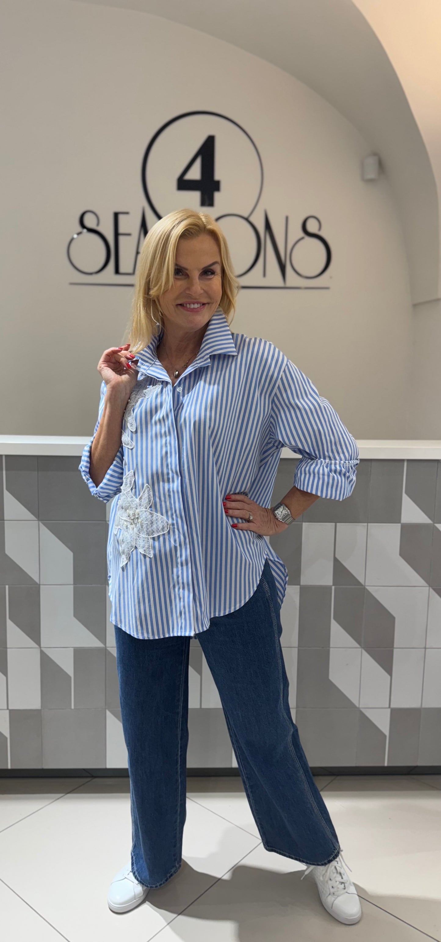 Marškiniai su nėrinių aplikacija (p881)