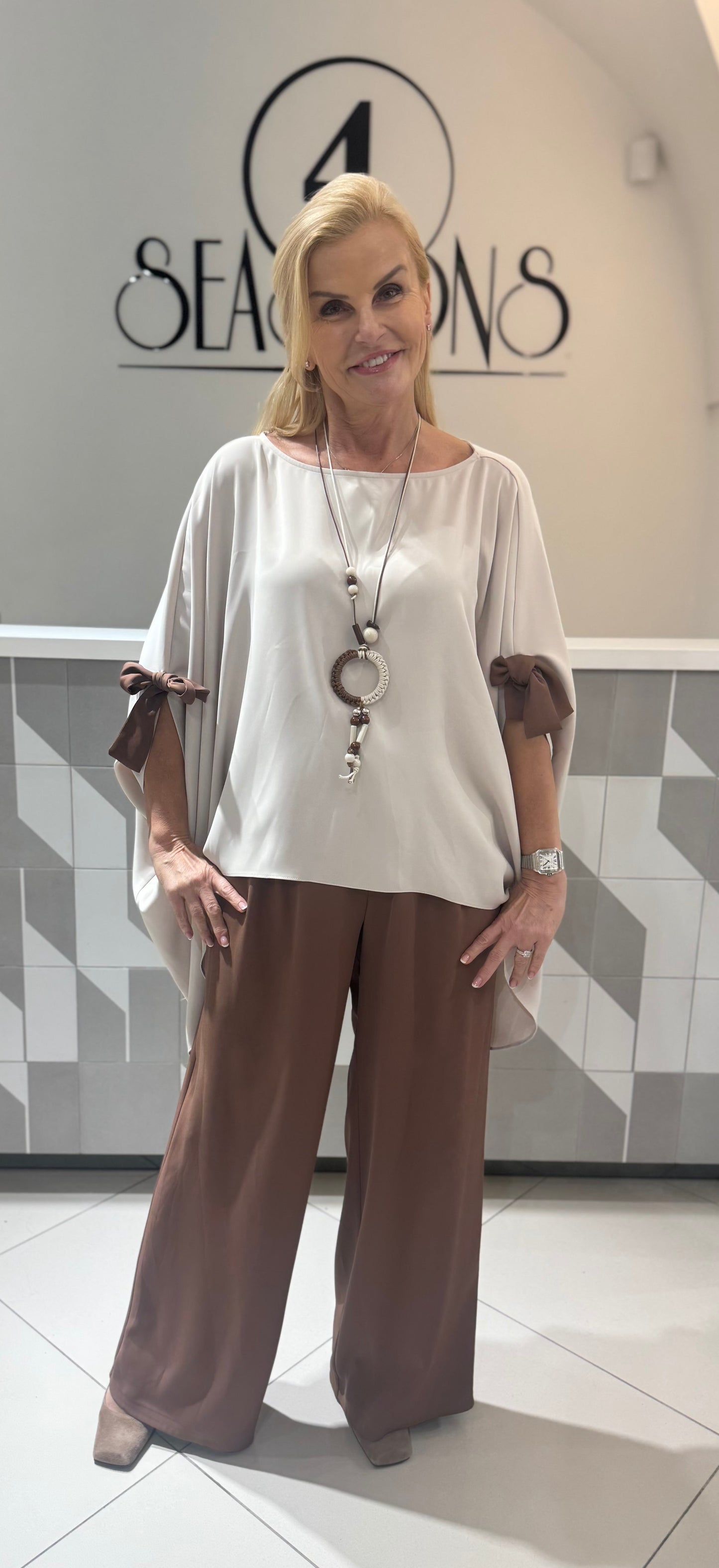 Kostiumelis su kelnėmis (Ko143)