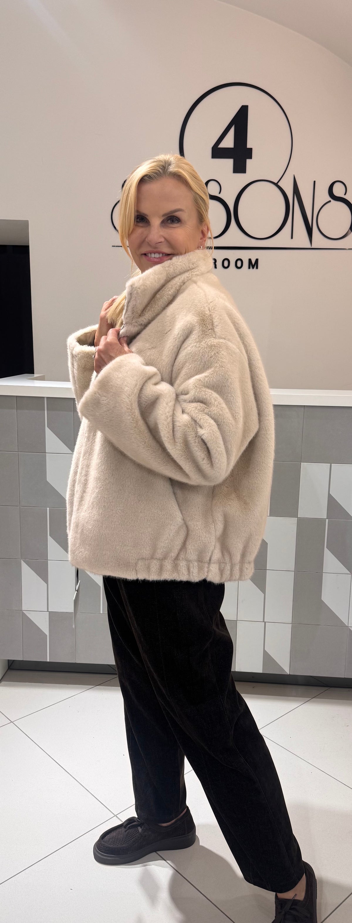Dvipusė parka/kailiniai (it15)