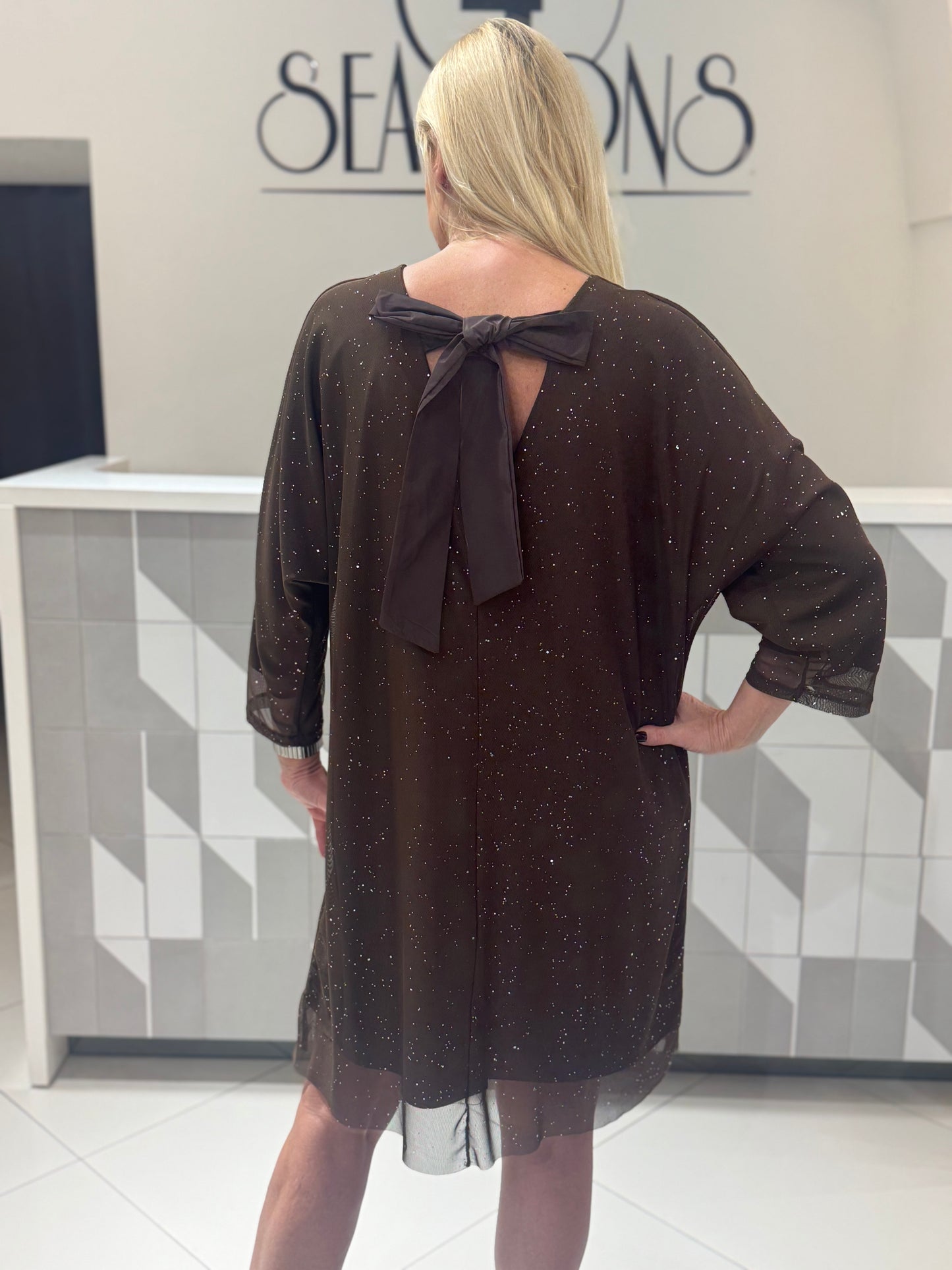 Suknelė su kaspinu nugaroje (S165)