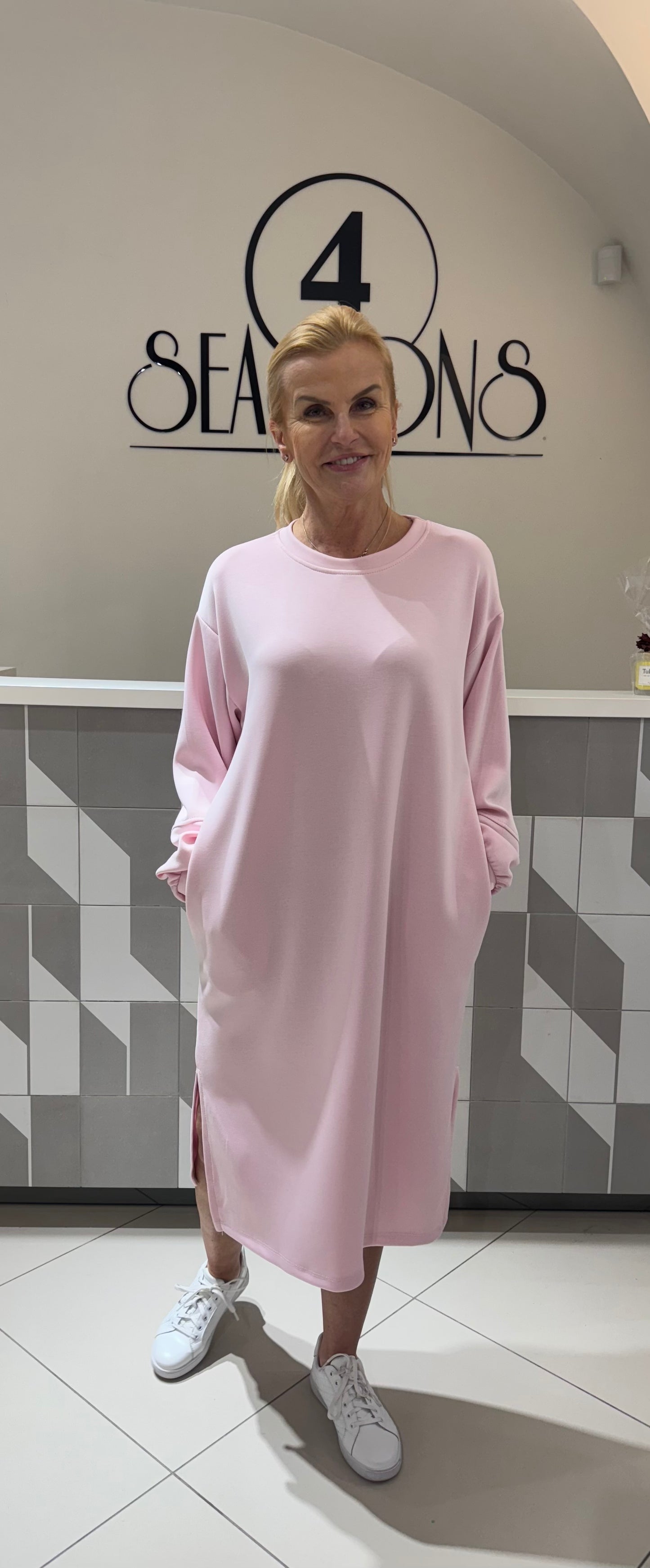 Laisvalaikio stiliaus suknelė (S183)