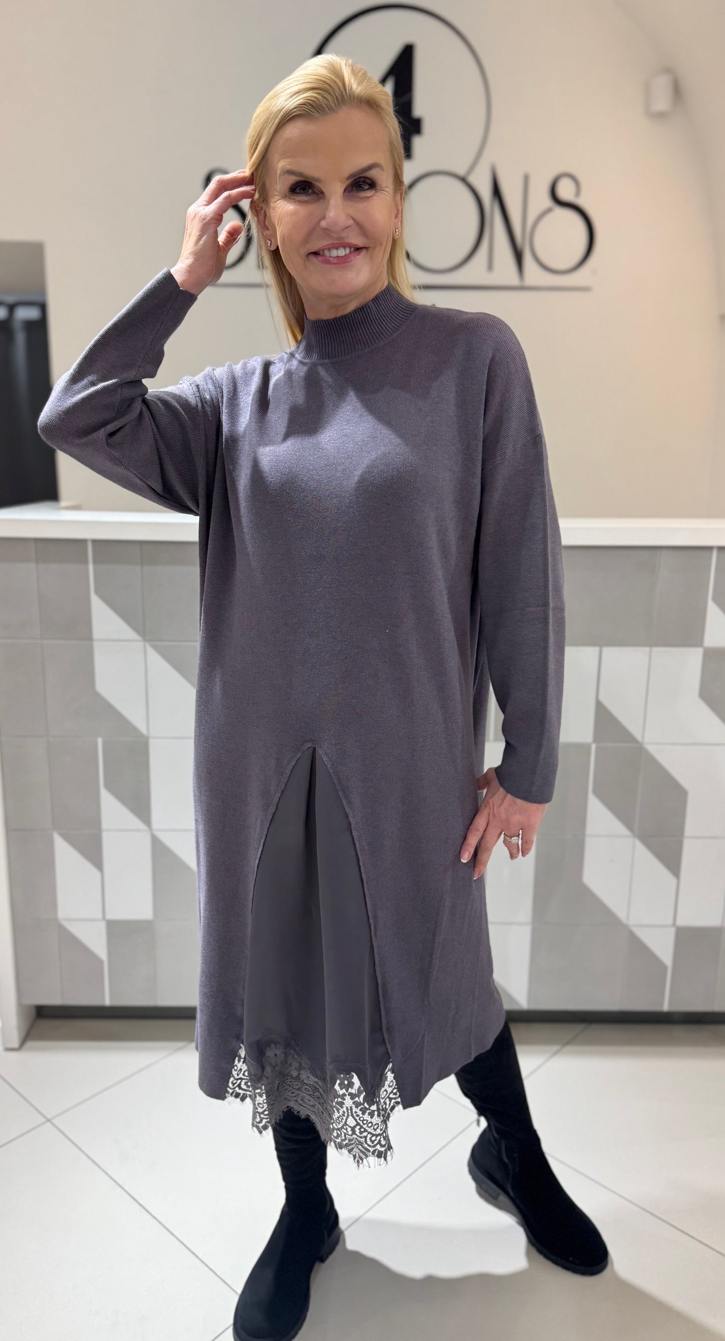 Suknelė su neriniais (S174)