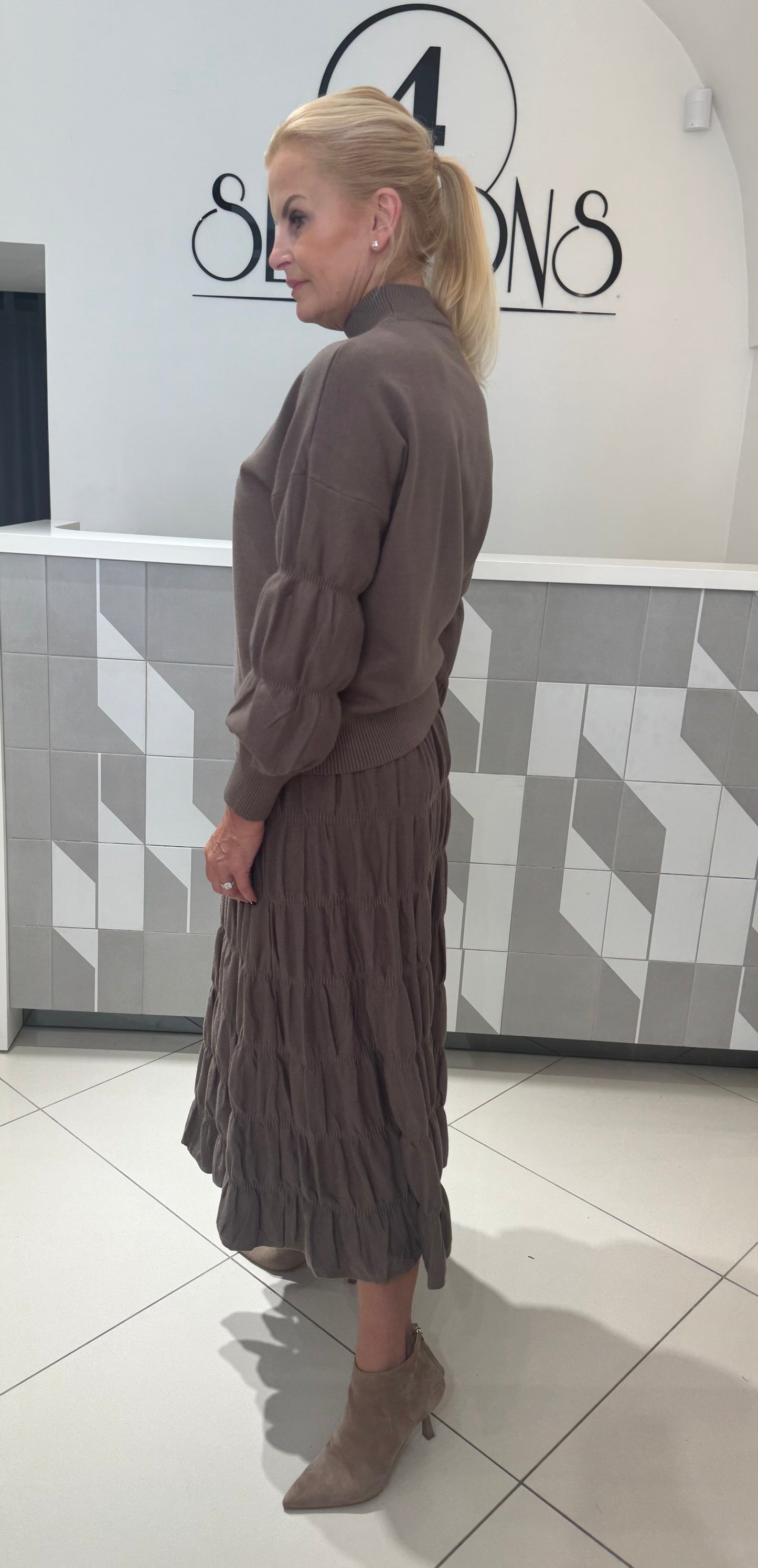 Kostiumelis su sijonu (Ko171)