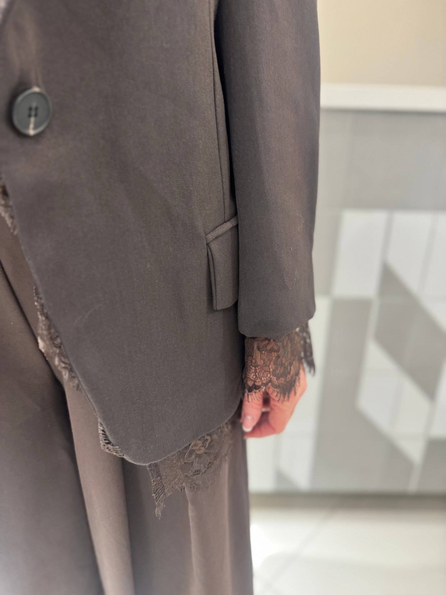 Švarkas su nėriniais Lumina (Šv155)