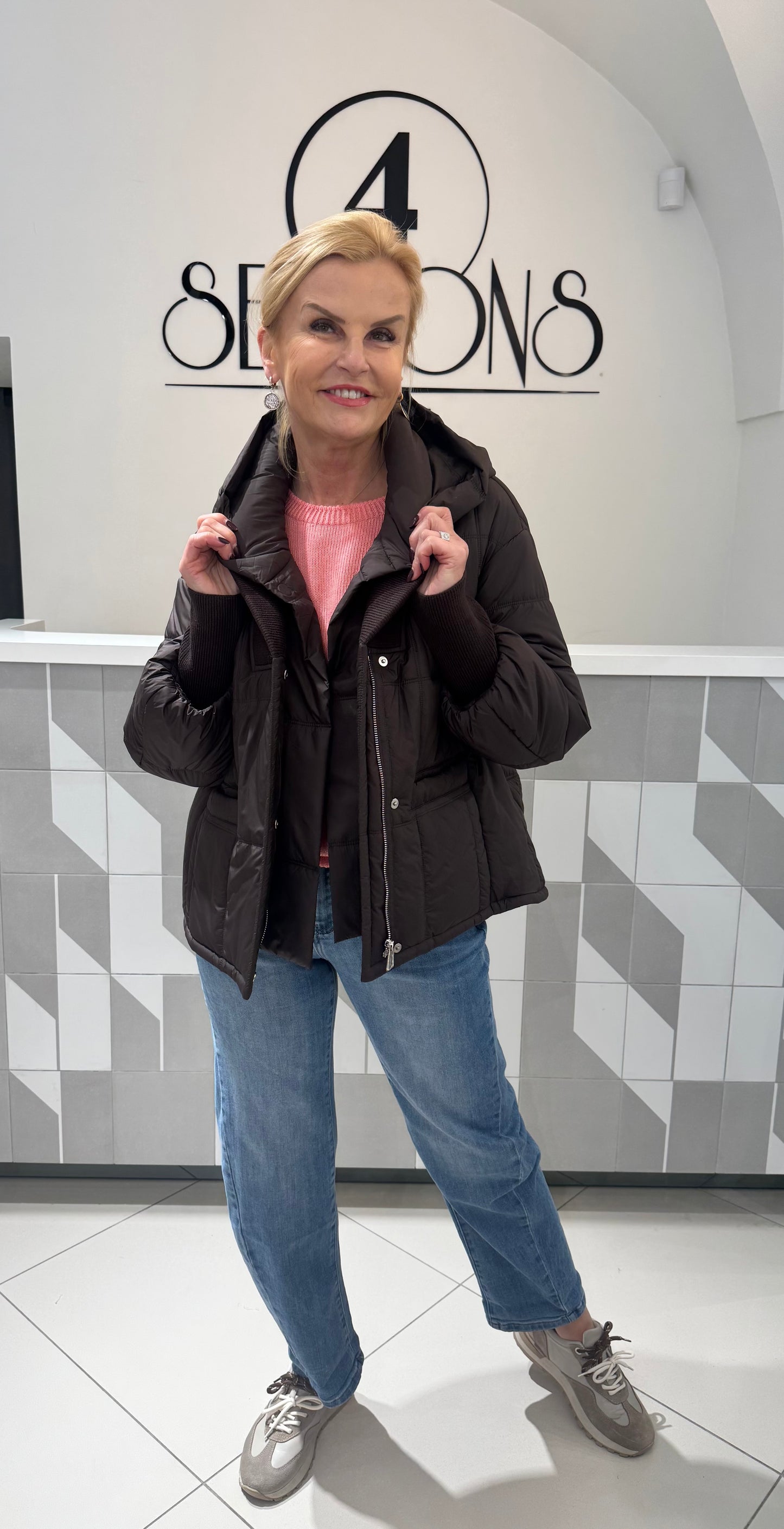 Striukė su išsegamu kapišonu (b226)