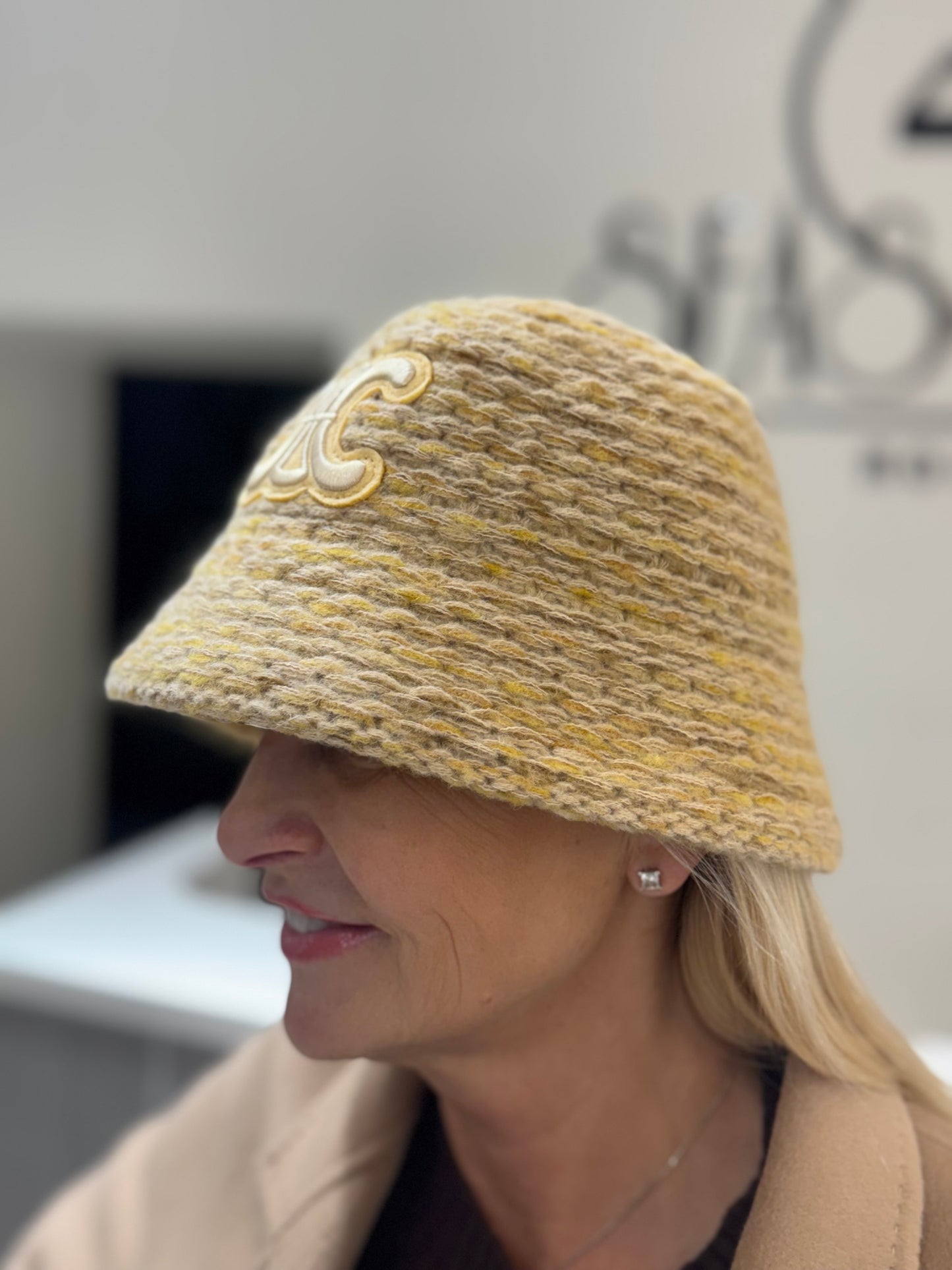 Skrybelaitė su kašmyro vilna (D75)