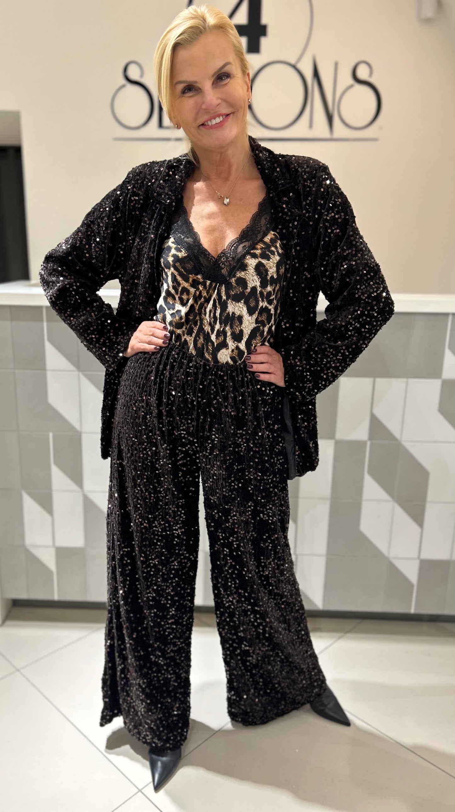 Kelnės su žvyneliais didesniam dydžiui (K541)