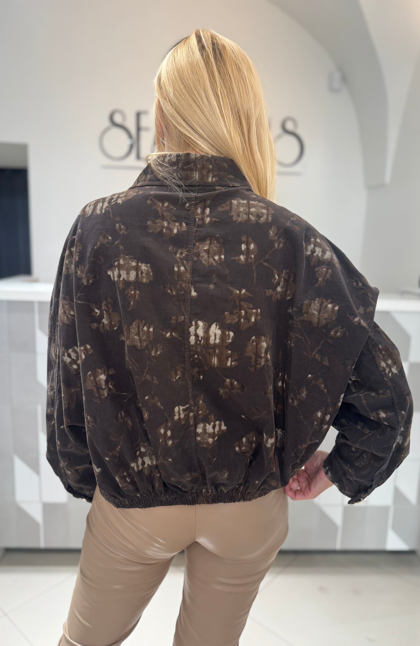 Smulkaus velvetinio audinio susagstomi marškiniai (P839)