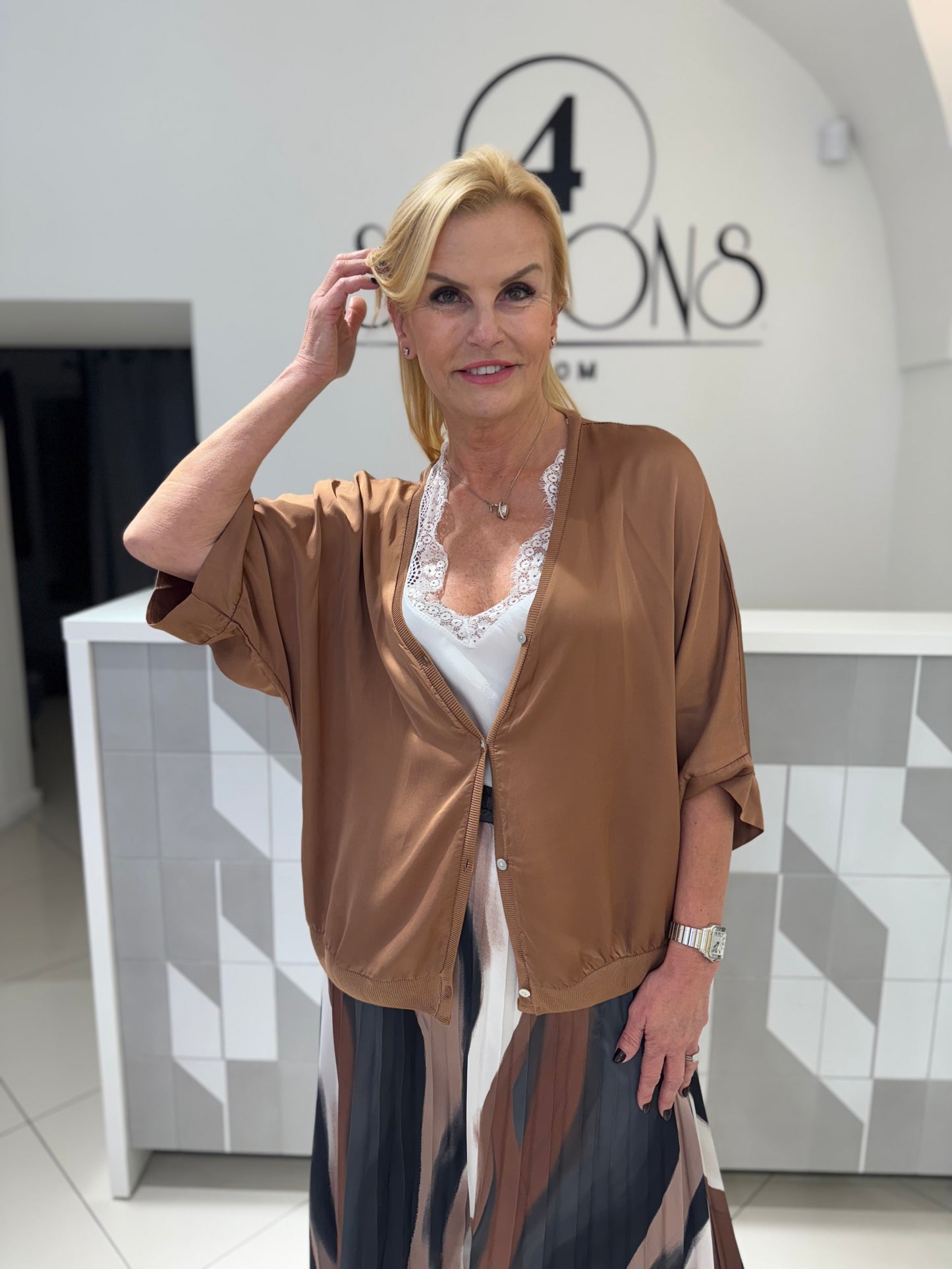 Palaidinė su sagomis (P605)
