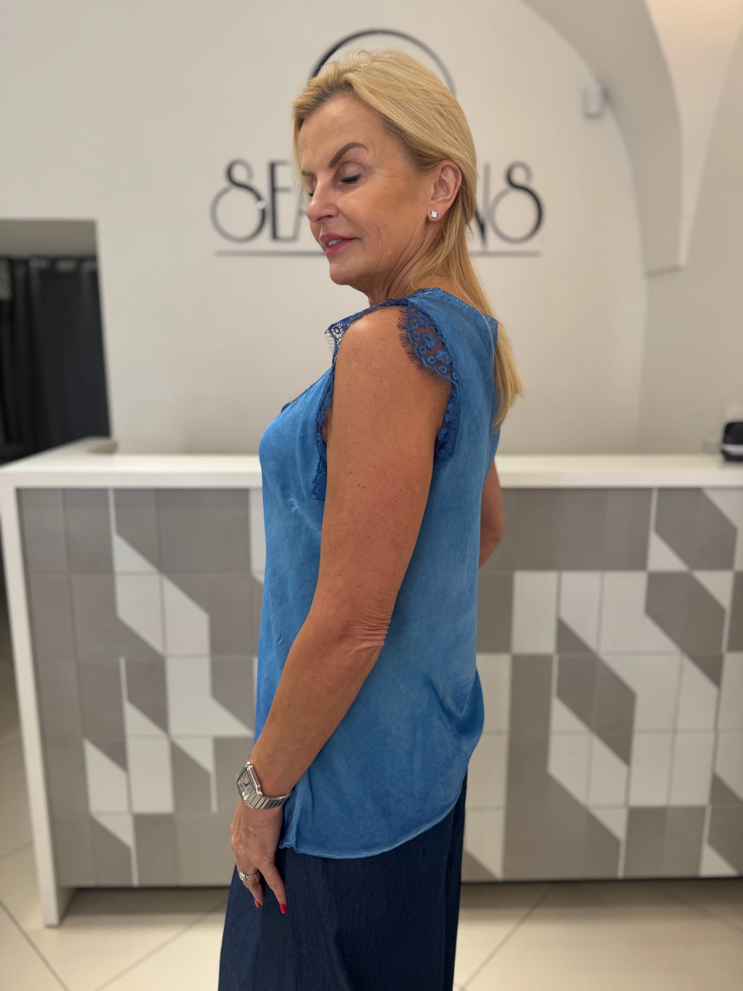 Palaidinė su neriniais (P17)