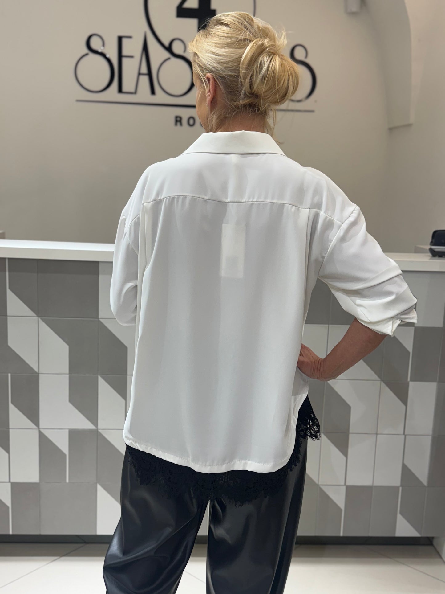 Marškiniai su neriniais apačioje (P865)