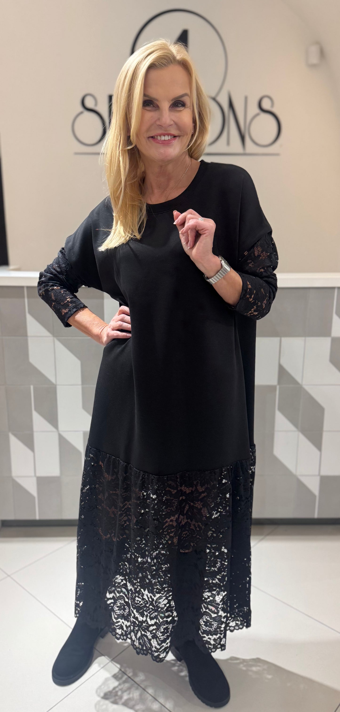 Ilga suknelė su neriniais (S169)