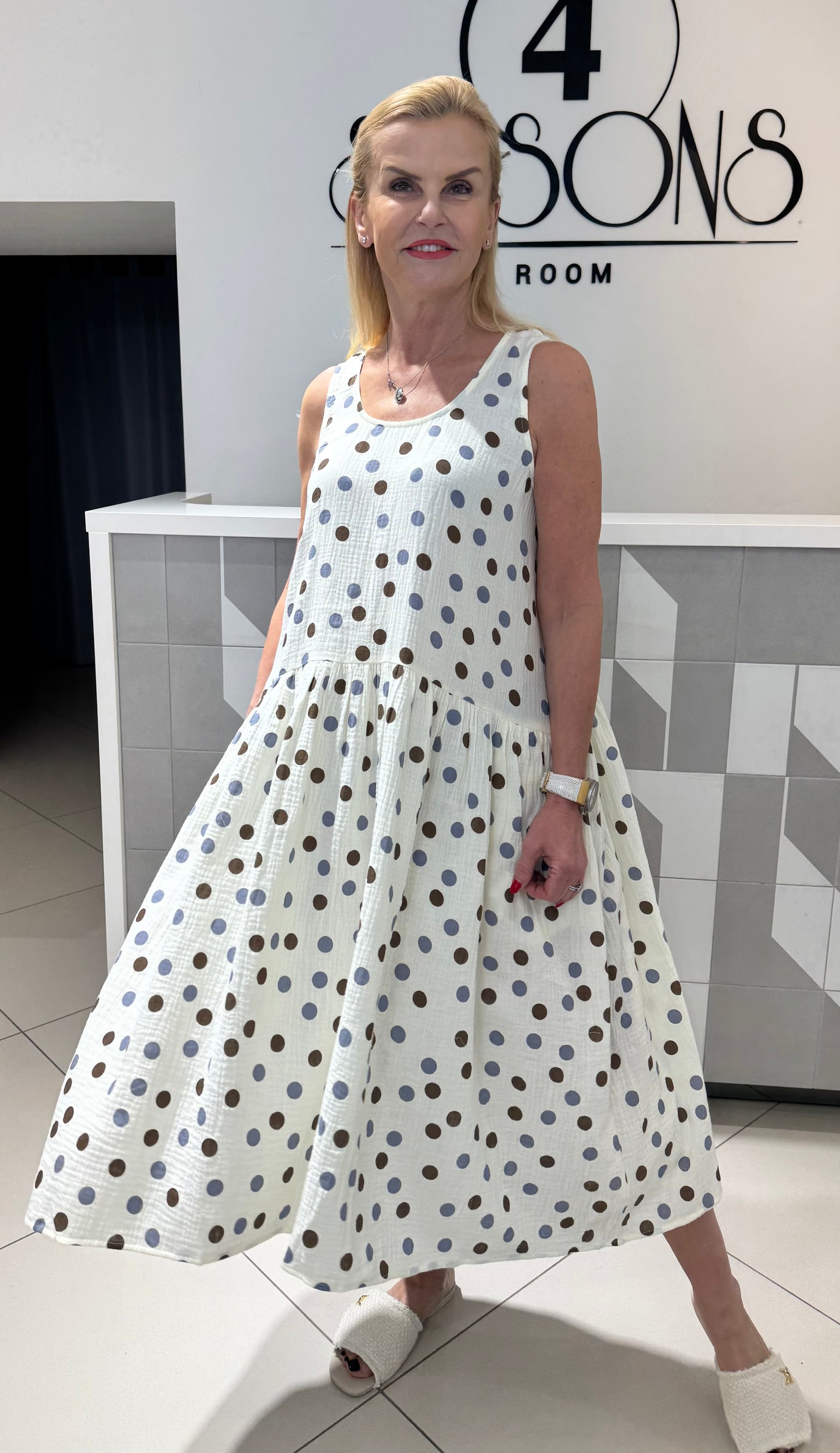 Suknelė su žirniais S232)