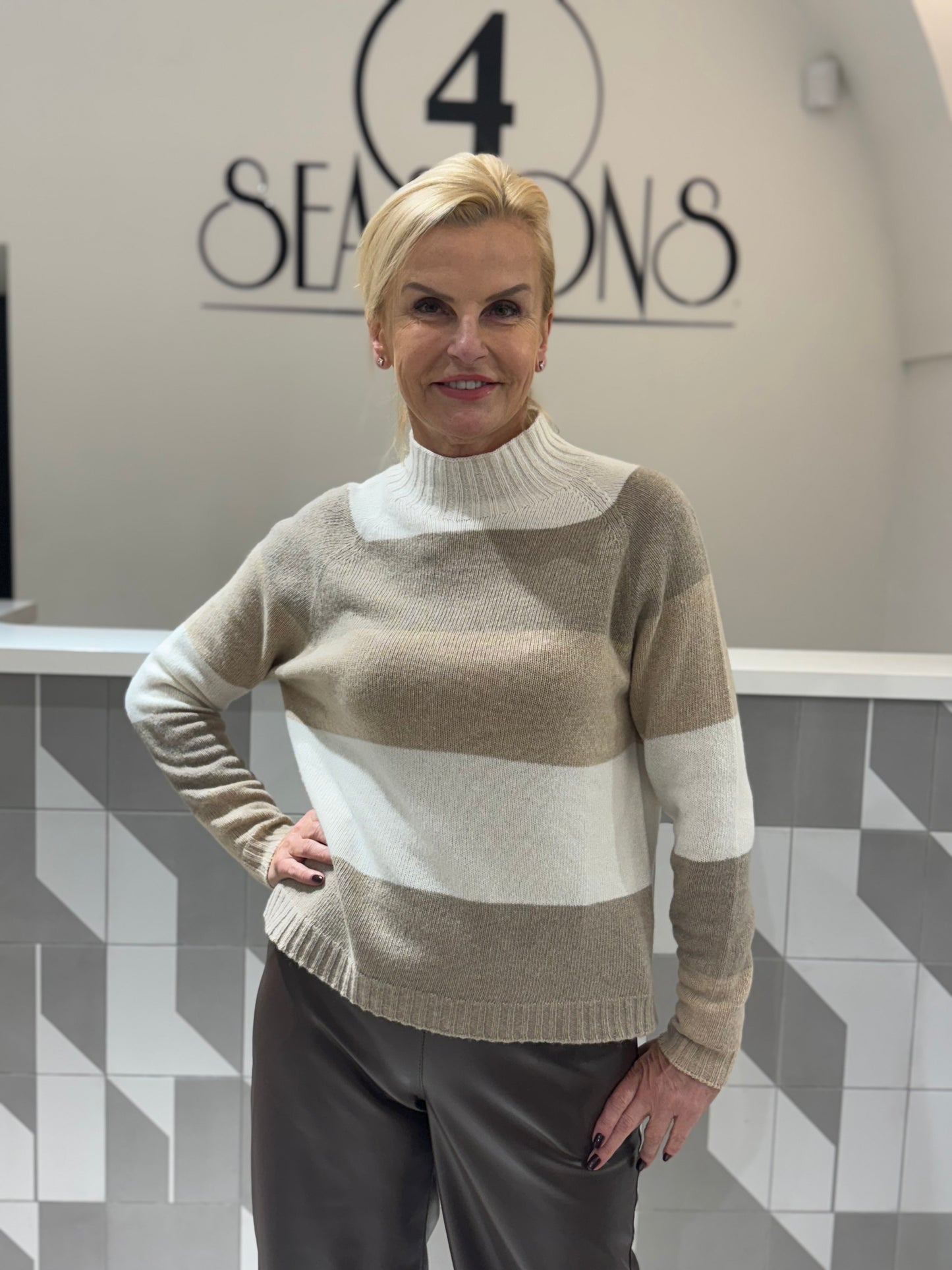 Megztukas su aukštesniu kaklu (M474)