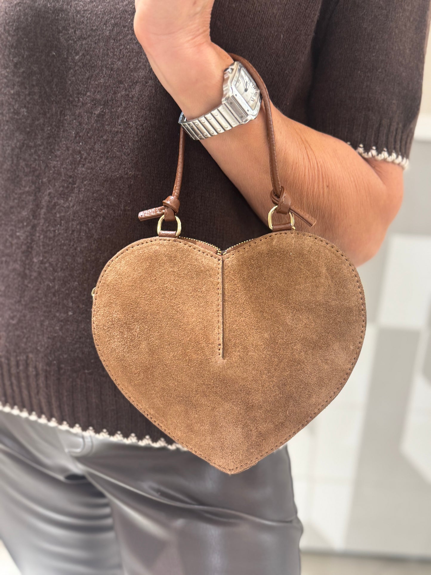 Rankinė širdelės formos skeltinės odos