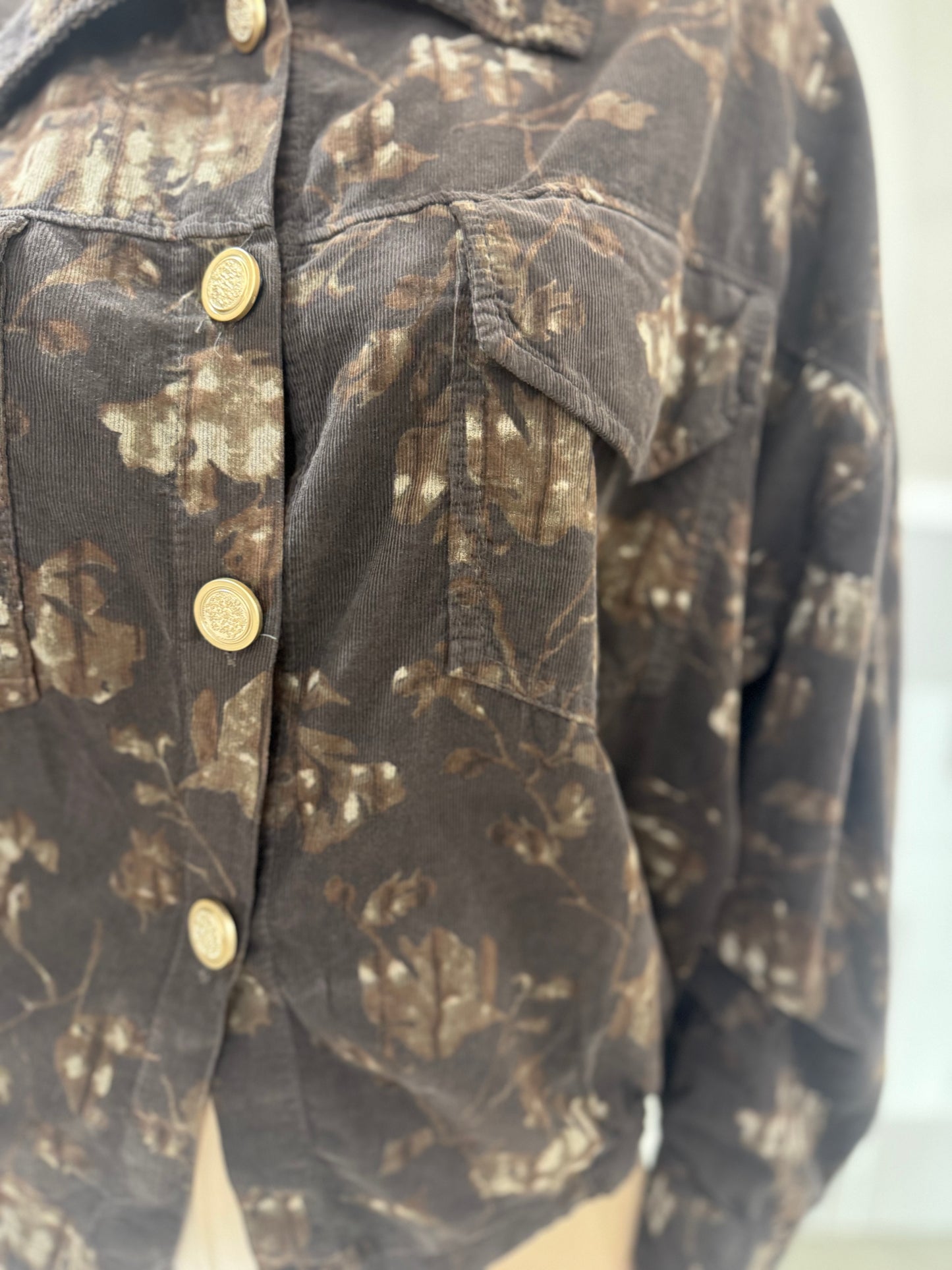 Smulkaus velvetinio audinio susagstomi marškiniai (P839)