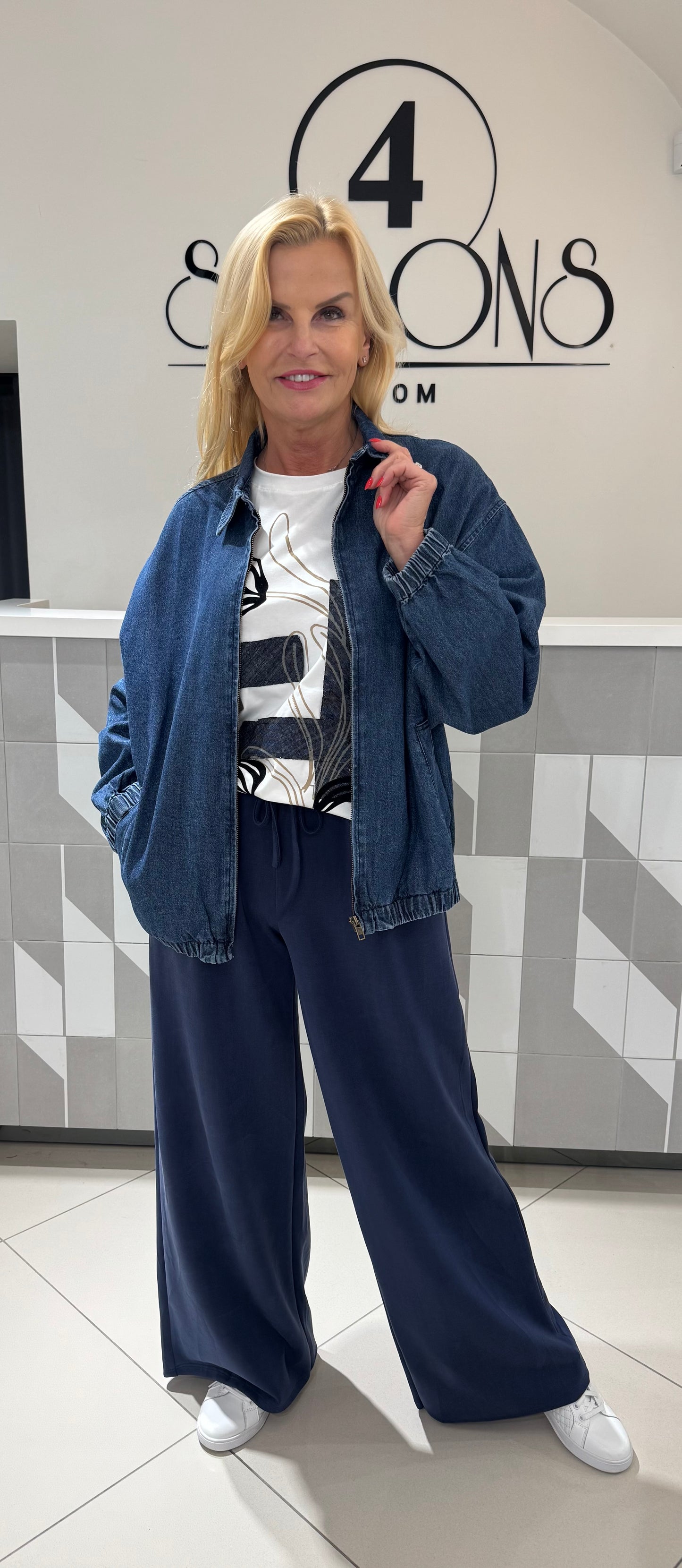 Striukė -bomberis (B141)