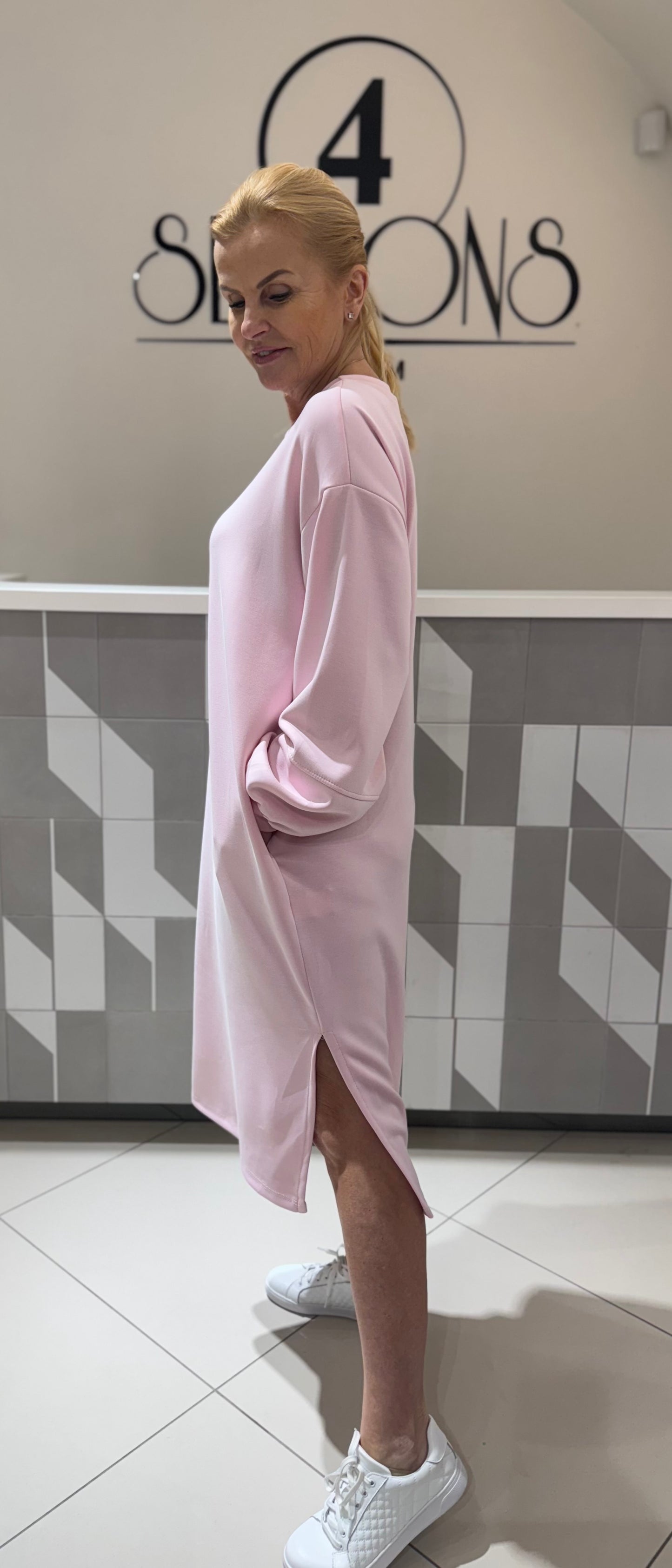 Laisvalaikio stiliaus suknelė (S183)