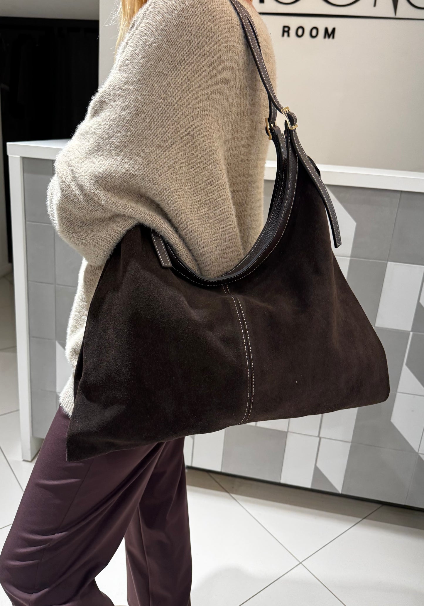 Rankinė skeltinės odos (R72)