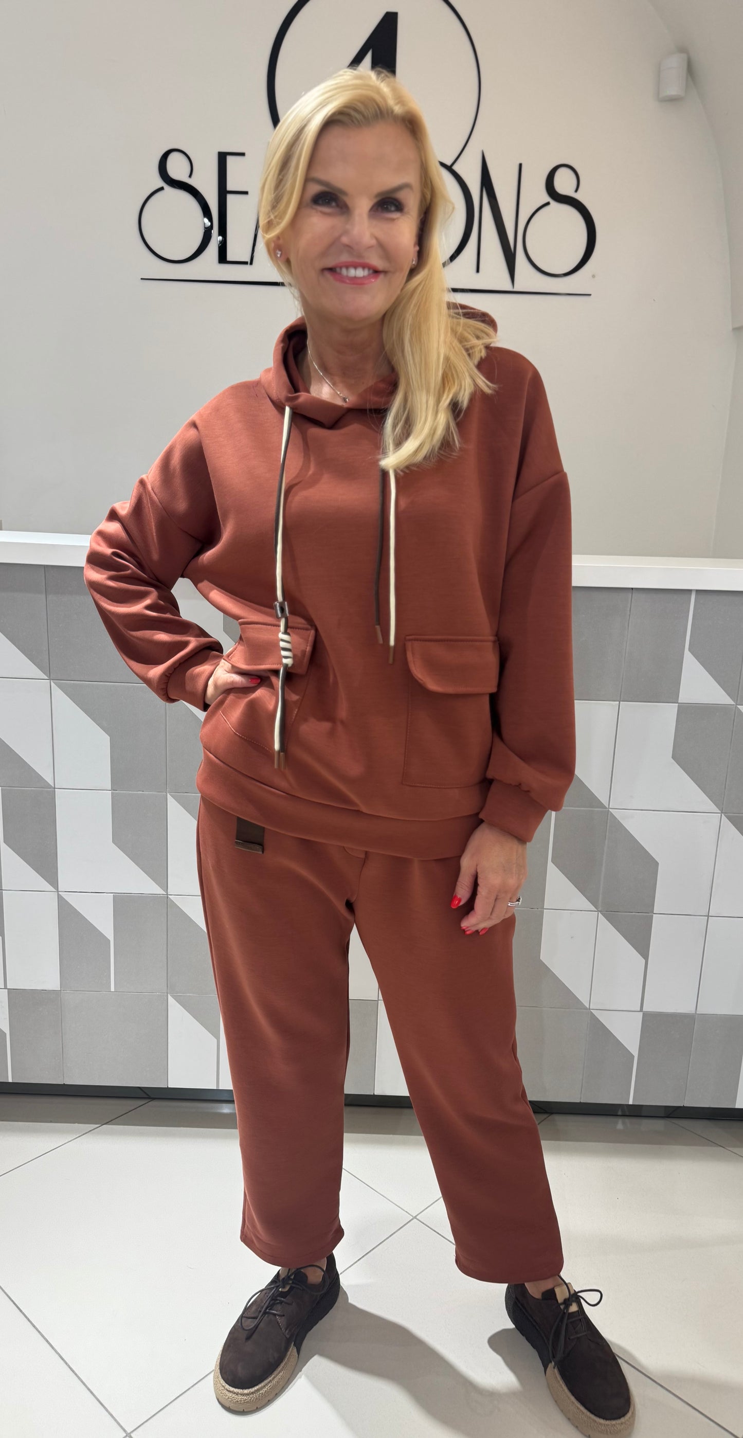 Laisvalaikio kostiumas (ko180)