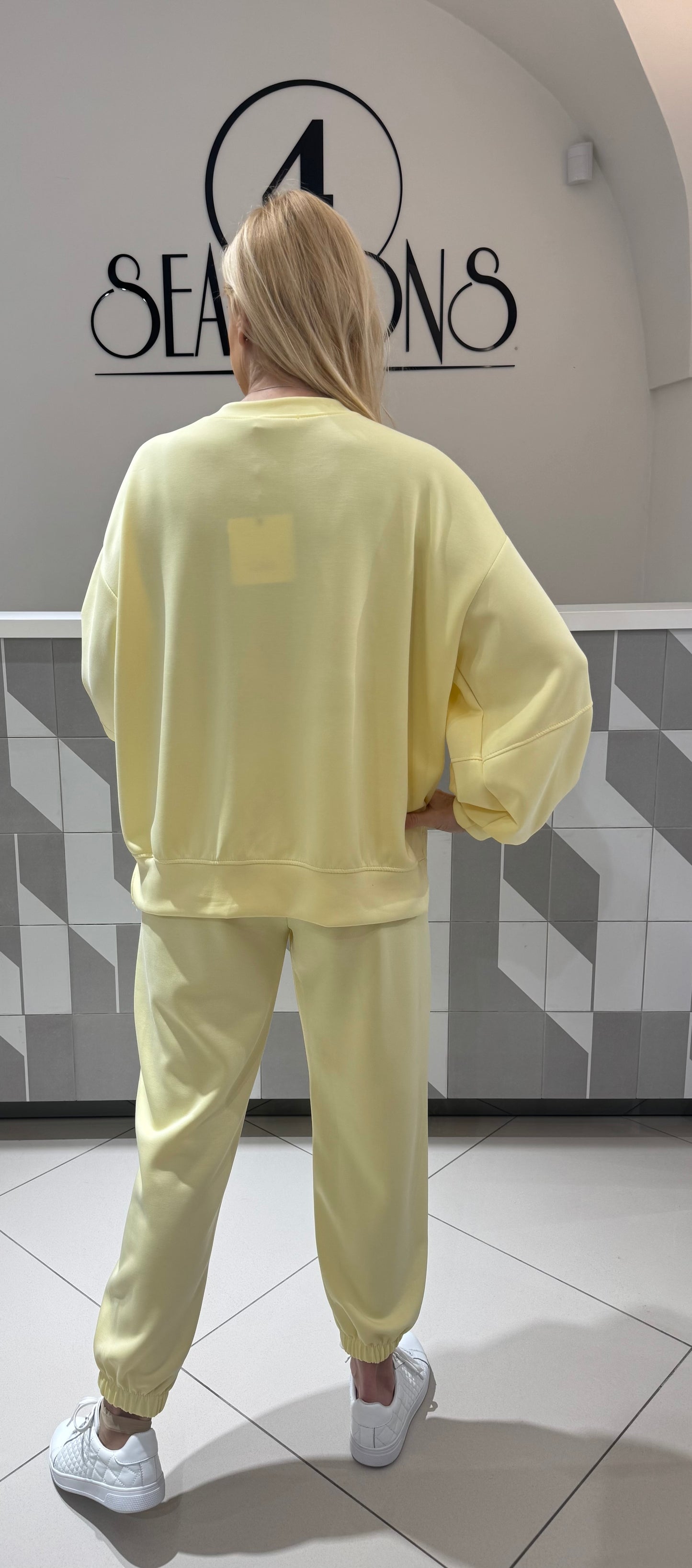 Laisvalaikio kostiumas (ko198)