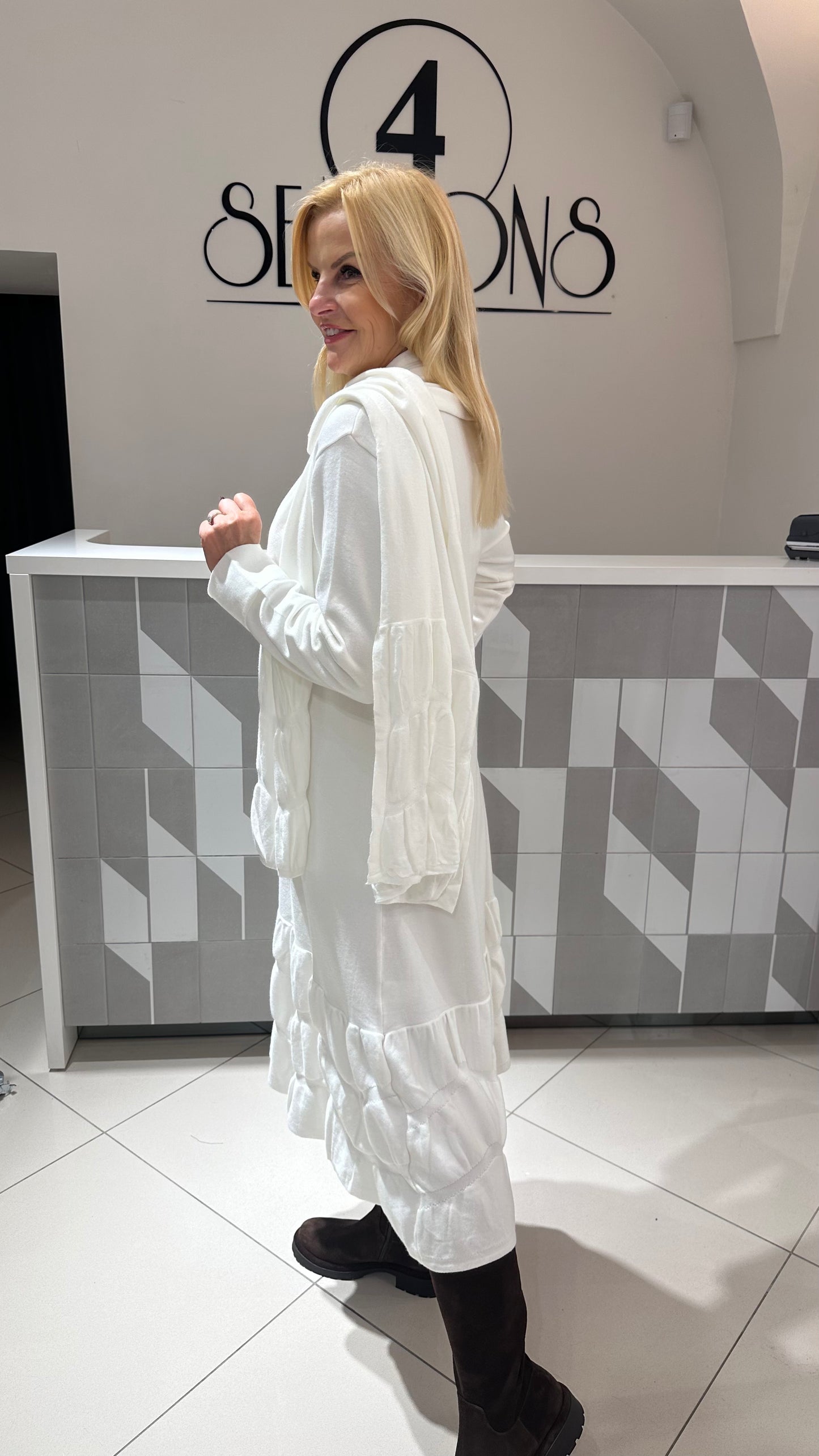 Trikotažinė suknelė su šaliu (s160)