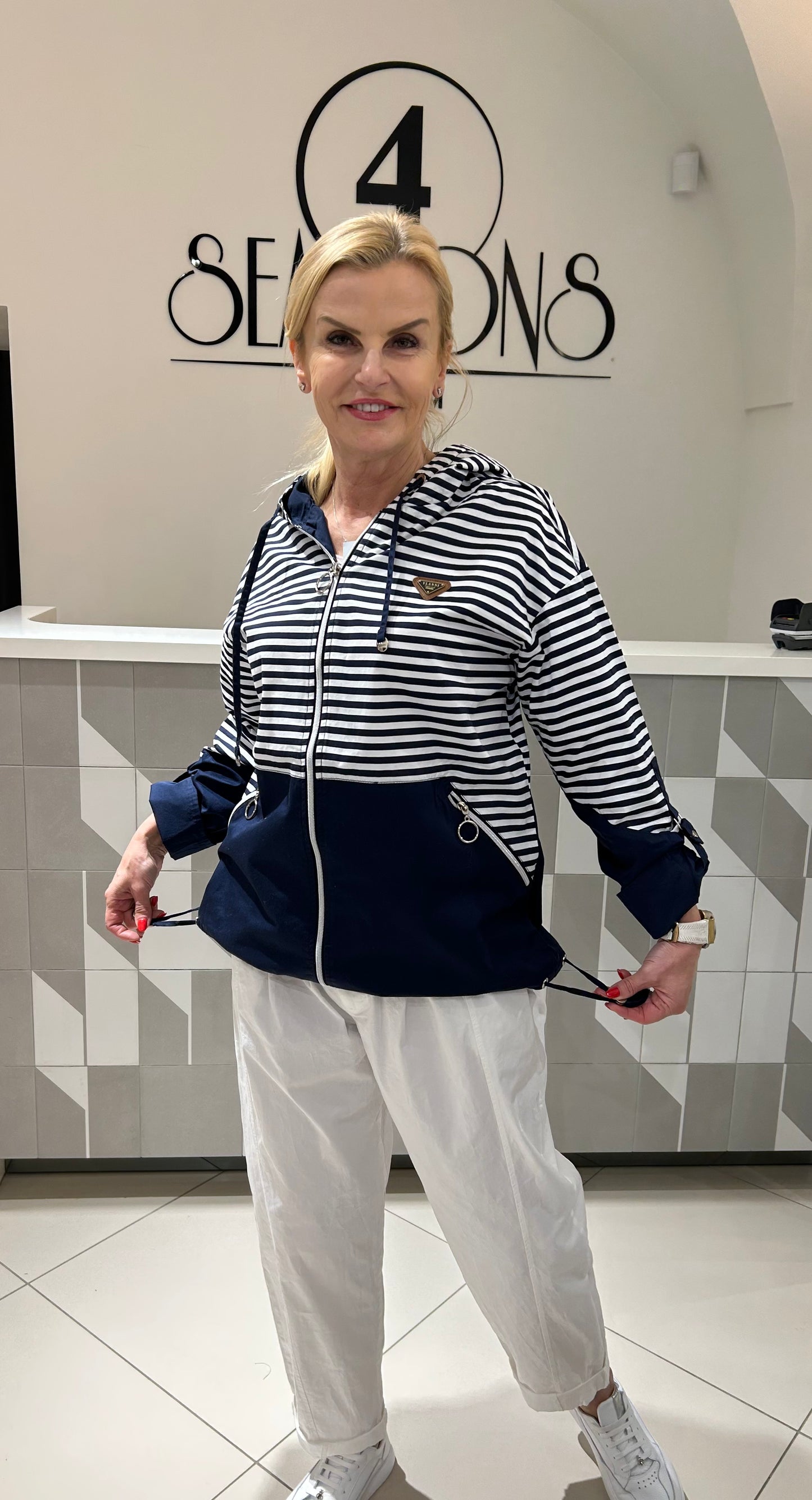 Vasarinė striukė didesniam dydžiui ( b248)