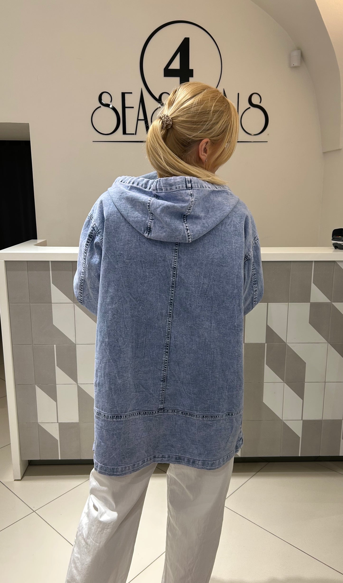 Ilgesnė džinsinė striukė didesniam dydžiui ( b249)