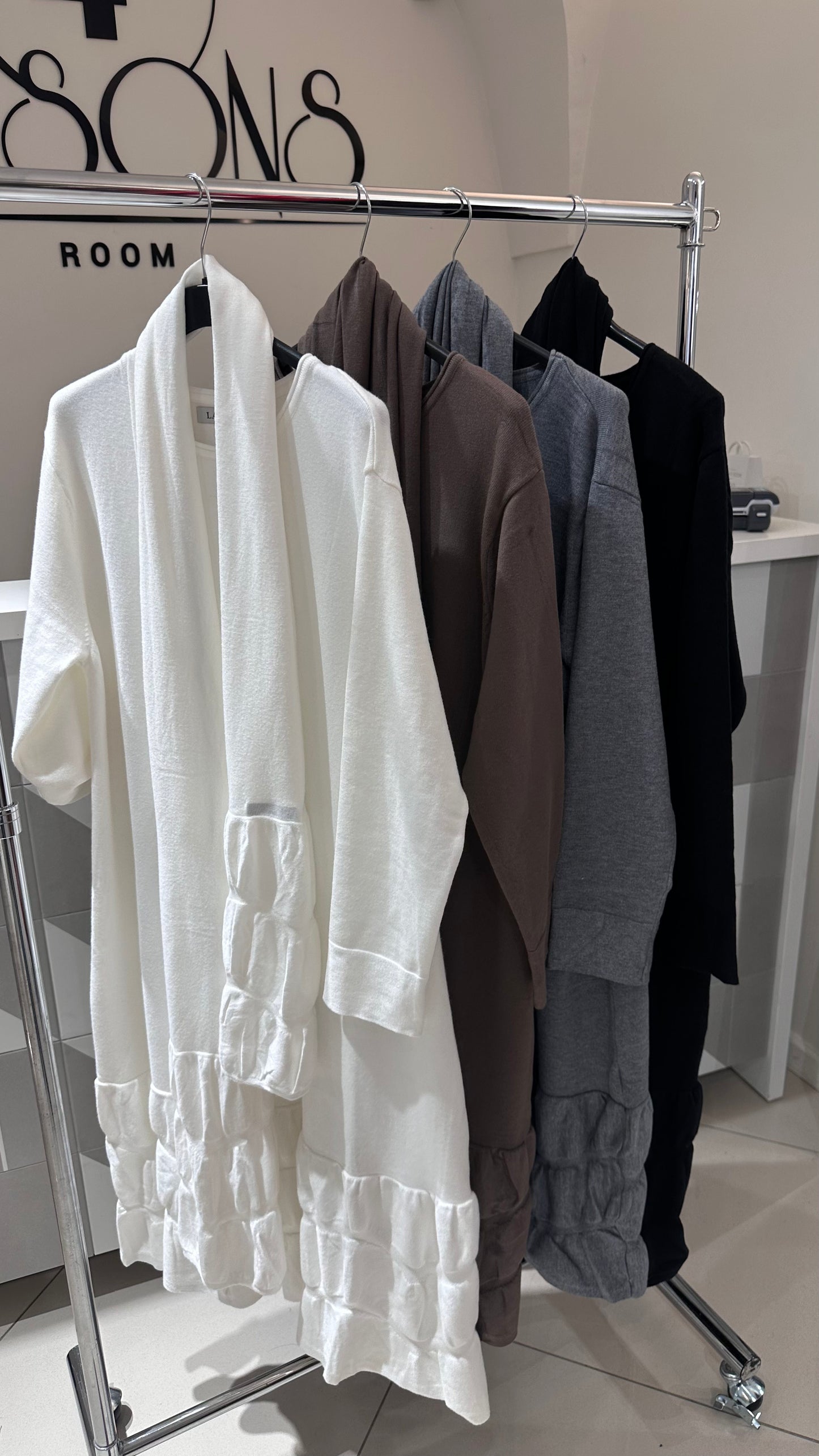 Trikotažinė suknelė su šaliu (s160)