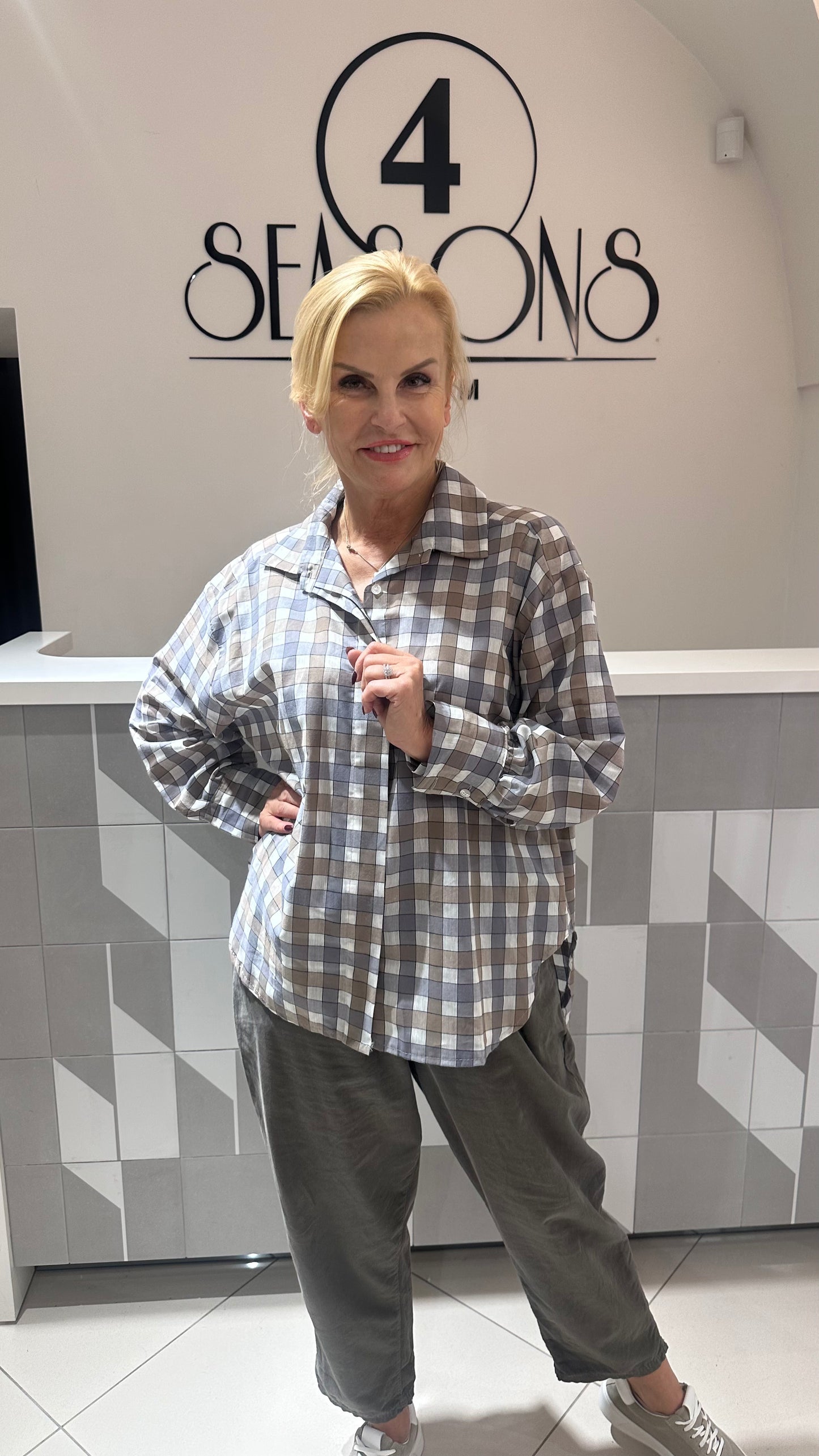 Languoti marškiniai (p855)