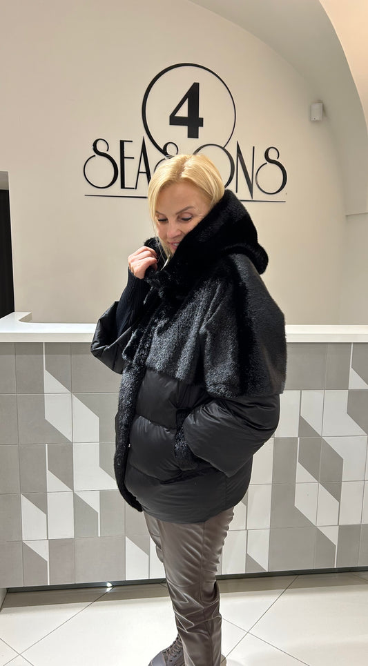 Pūkinė striukė dekoruota kailiuku (b60)