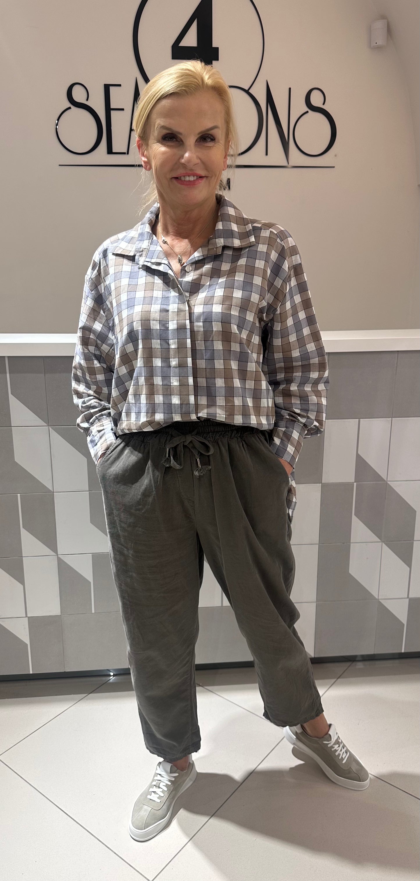 Languoti marškiniai (p855)