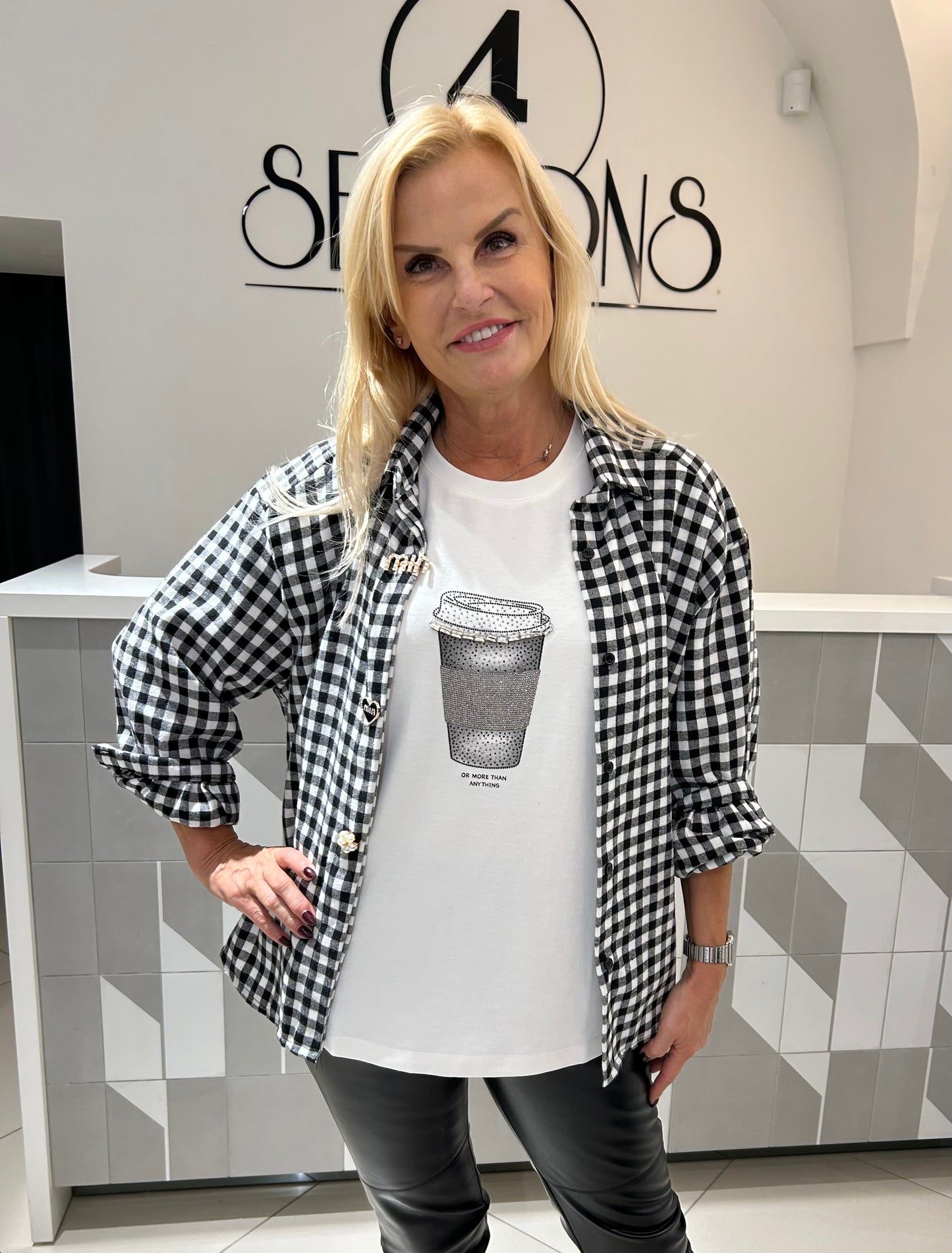 Languoti marškiniai (p837)