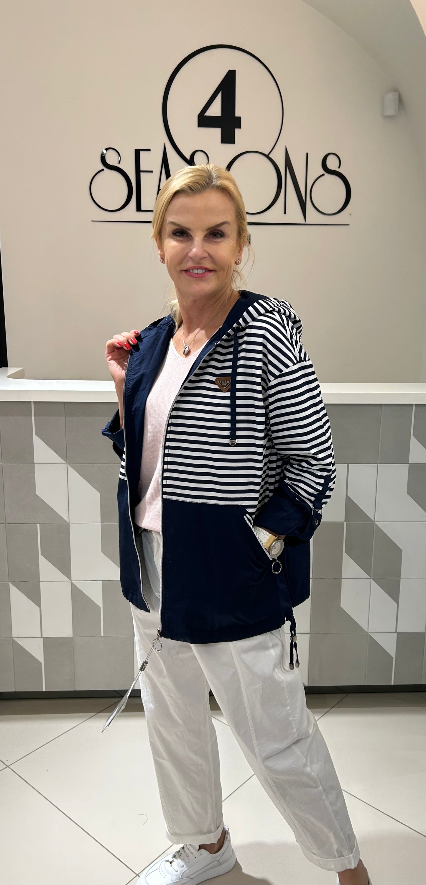 Vasarinė striukė didesniam dydžiui ( b248)