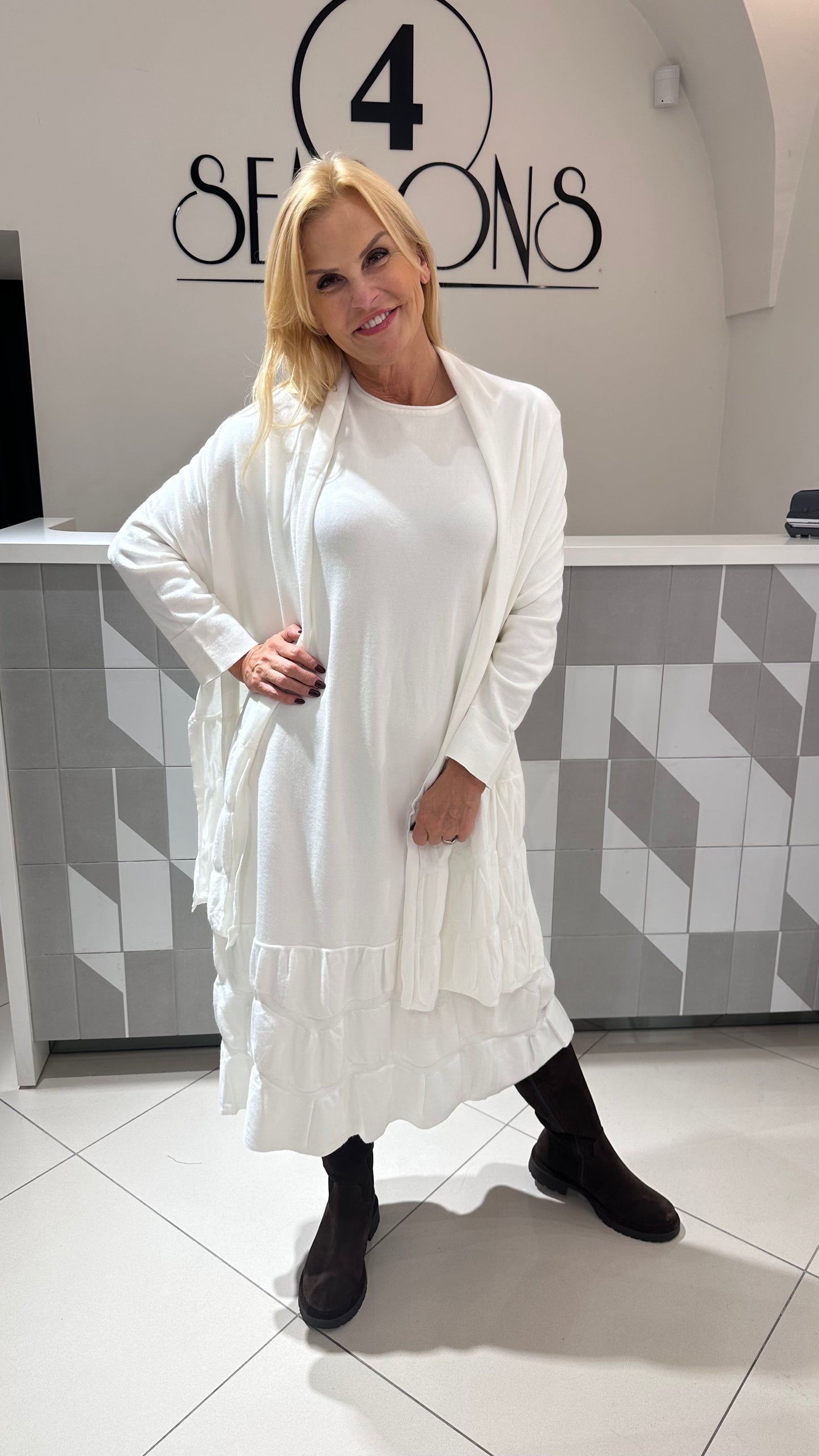 Trikotažinė suknelė su šaliu (s160)