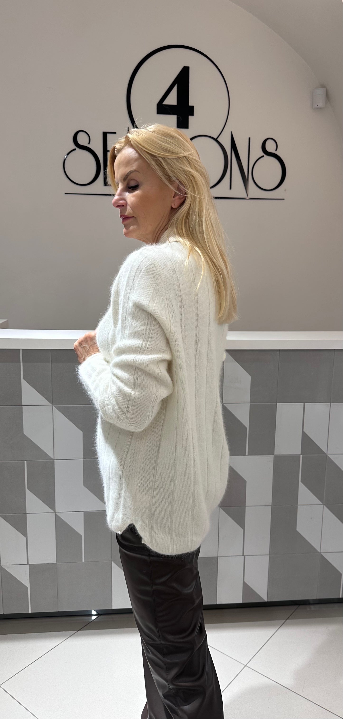 Megztukas su sagutemis (m456)