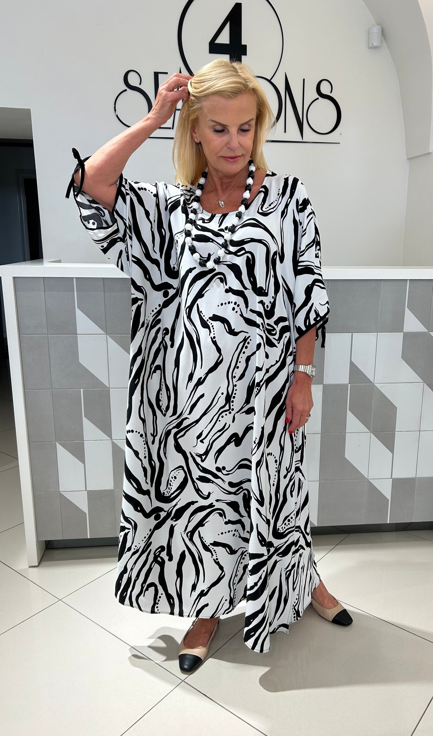 Suknelė su papuošalu (S473)