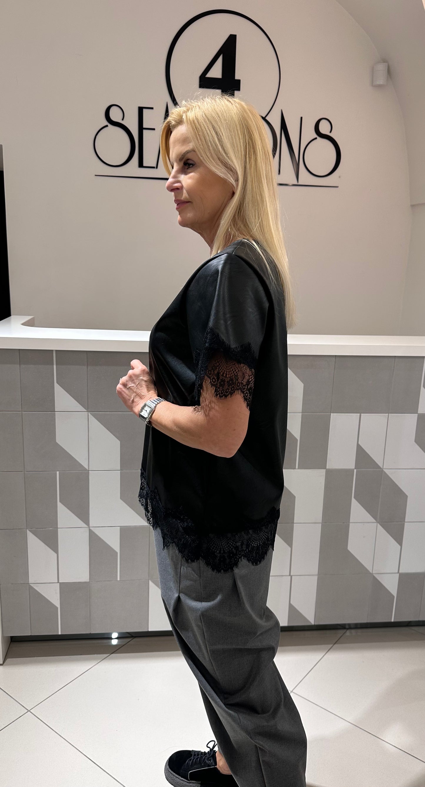 Eko odos palaidinė su nėriniais (p853)