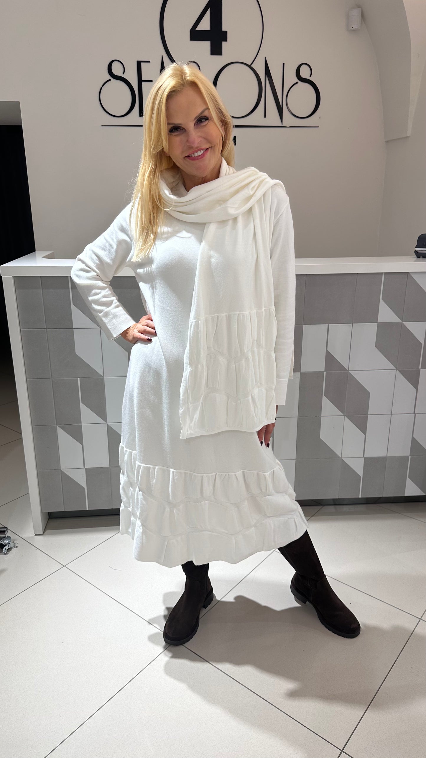 Trikotažinė suknelė su šaliu (s160)