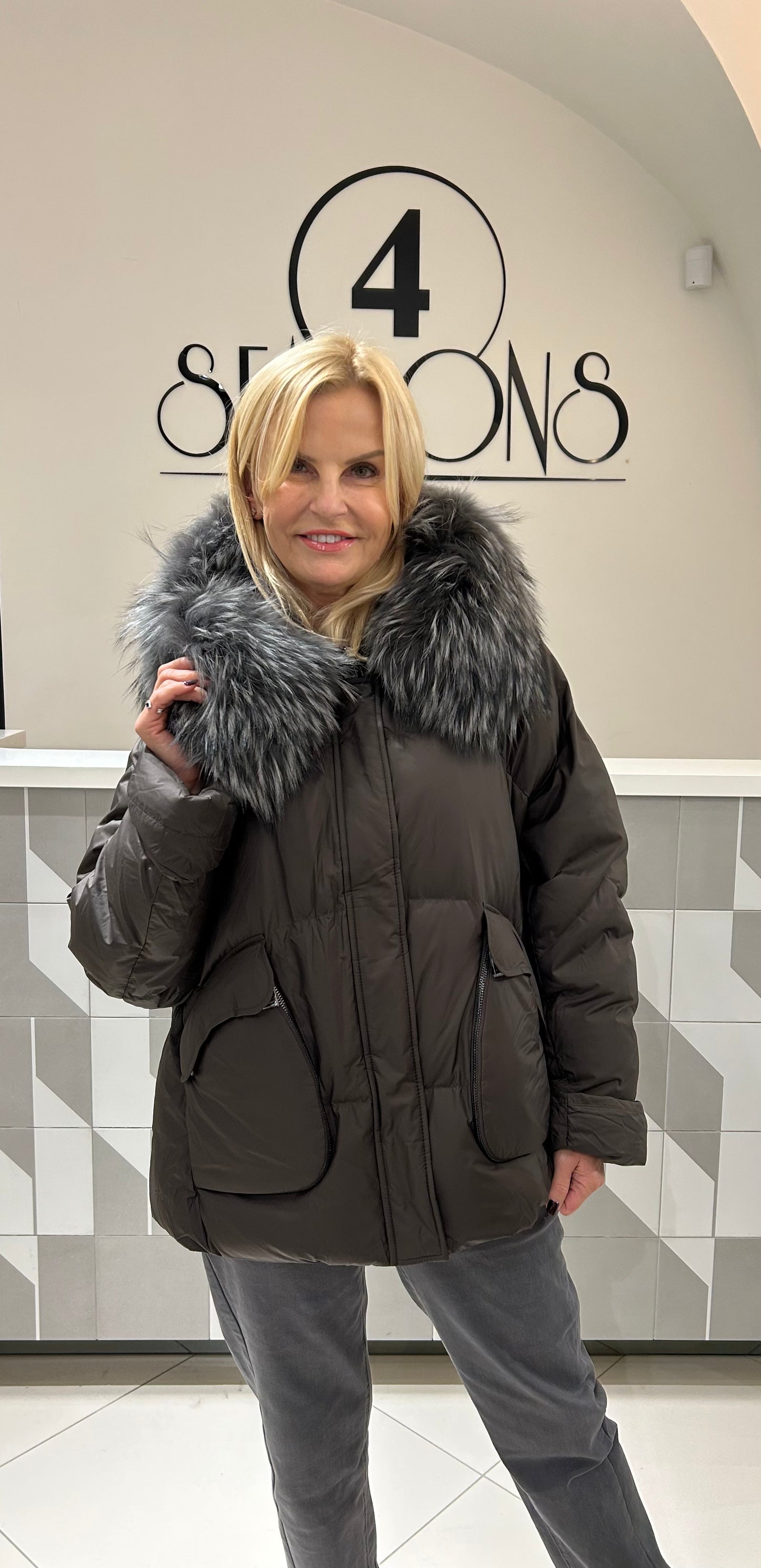 Pūkinė striukė su natūraliu kailiu (b266)