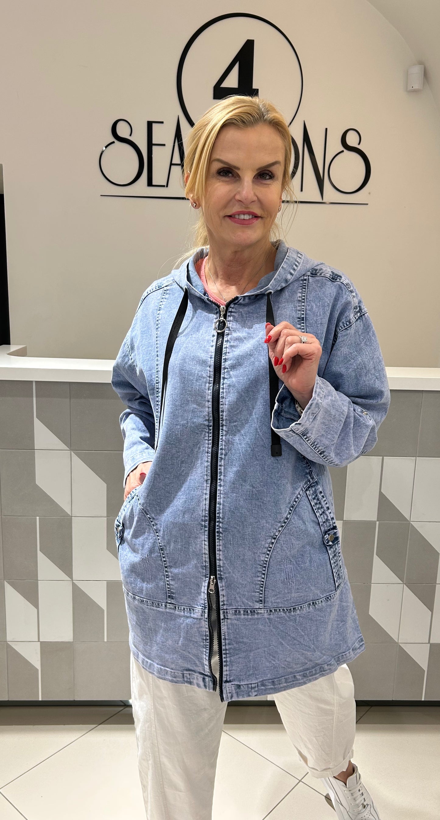 Ilgesnė džinsinė striukė didesniam dydžiui ( b249)