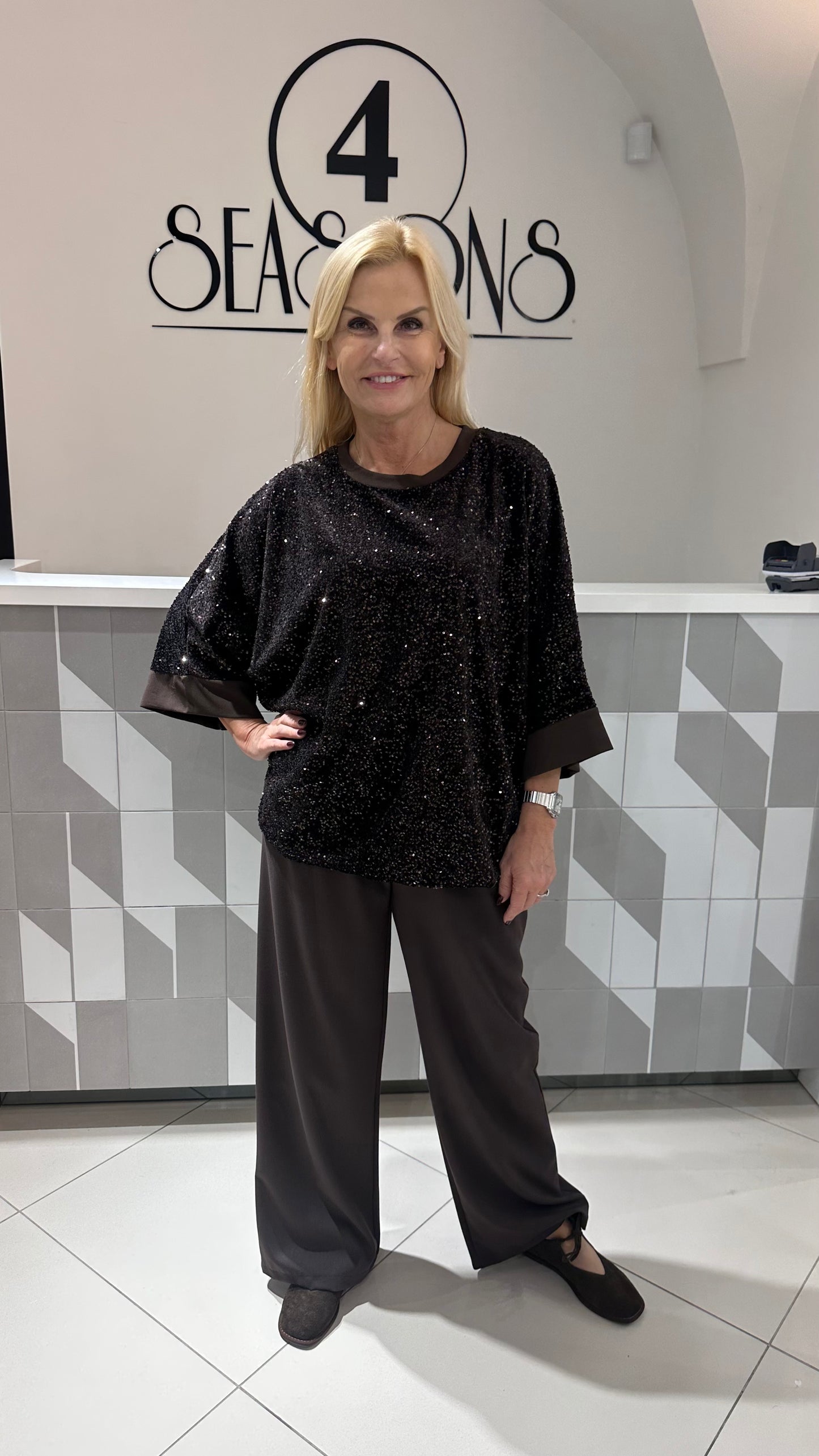 Puošni palaidinė su žvyneliais (p854)