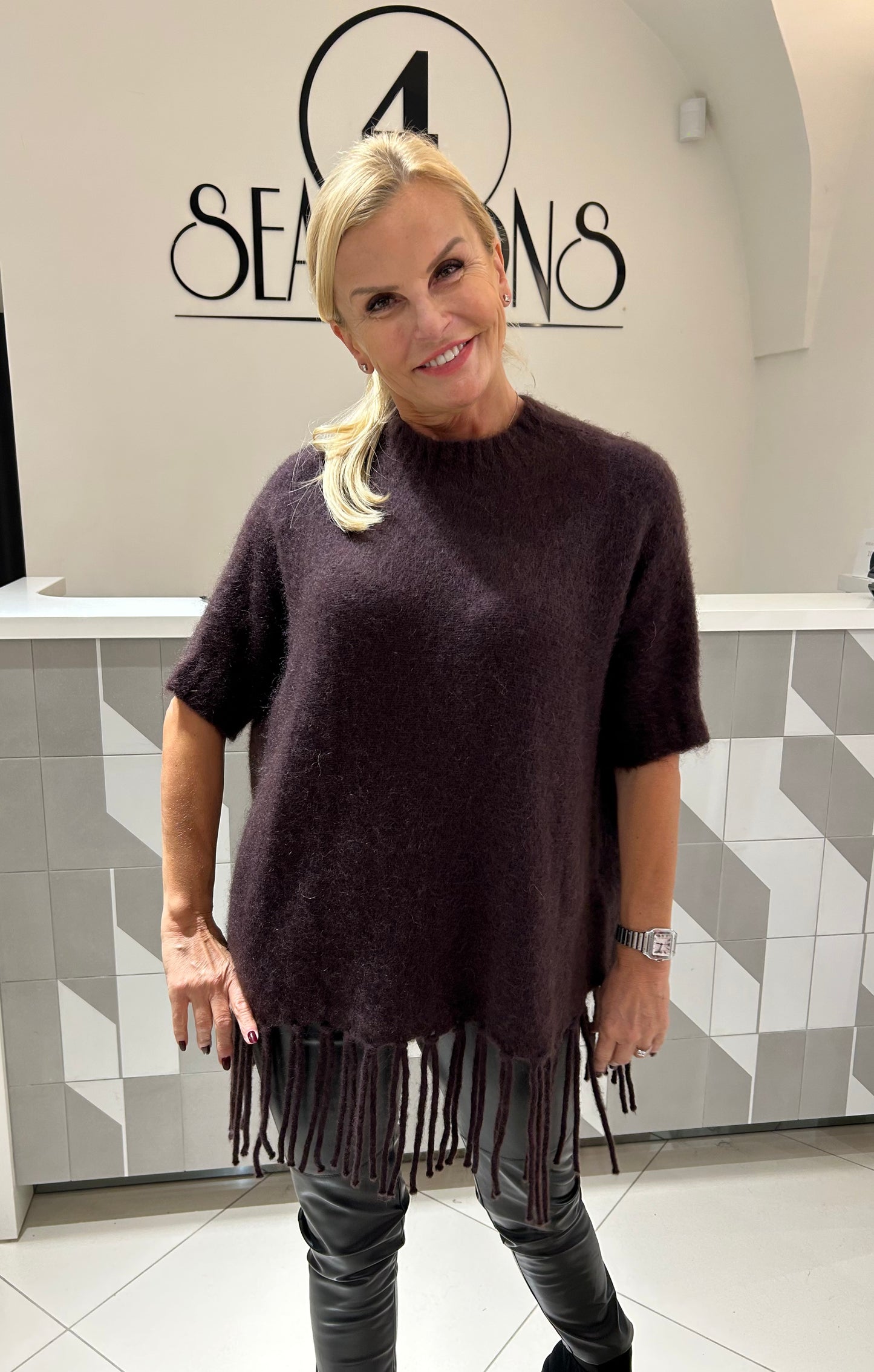 Megztinis su kutais (M439)